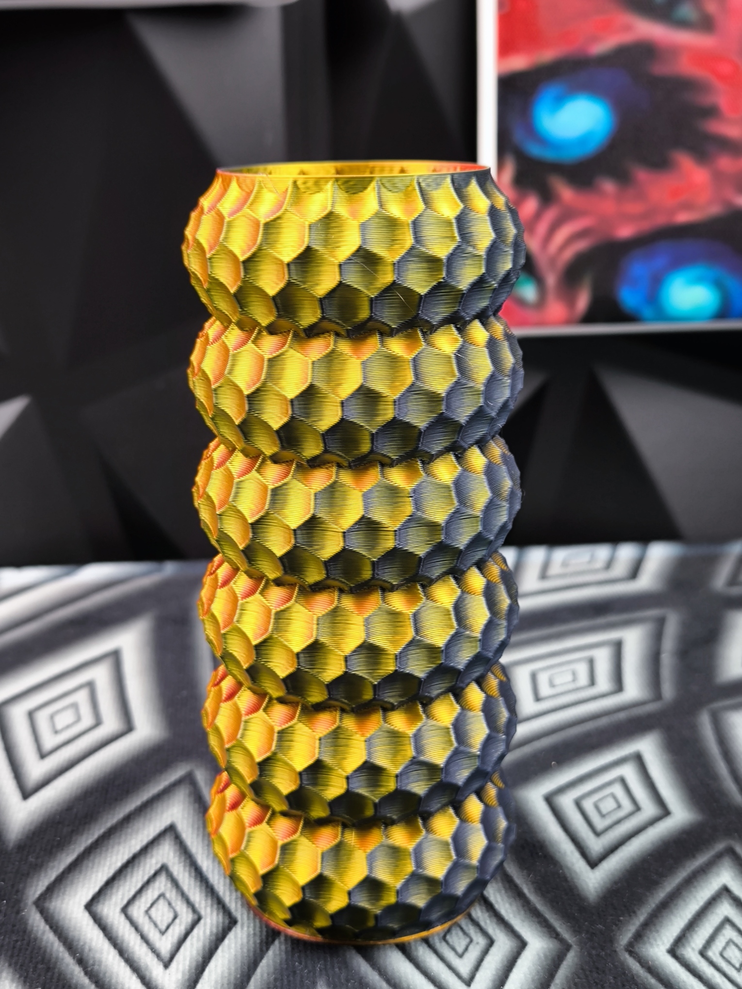 Moderne Design Vase für Trocken- und Kunstblumen in vielen Farben aus Kunststoff Okos