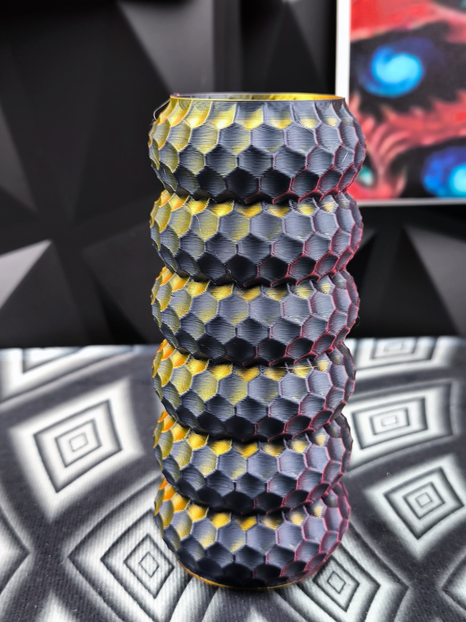 Moderne Design Vase für Trocken- und Kunstblumen in vielen Farben aus Kunststoff Okos