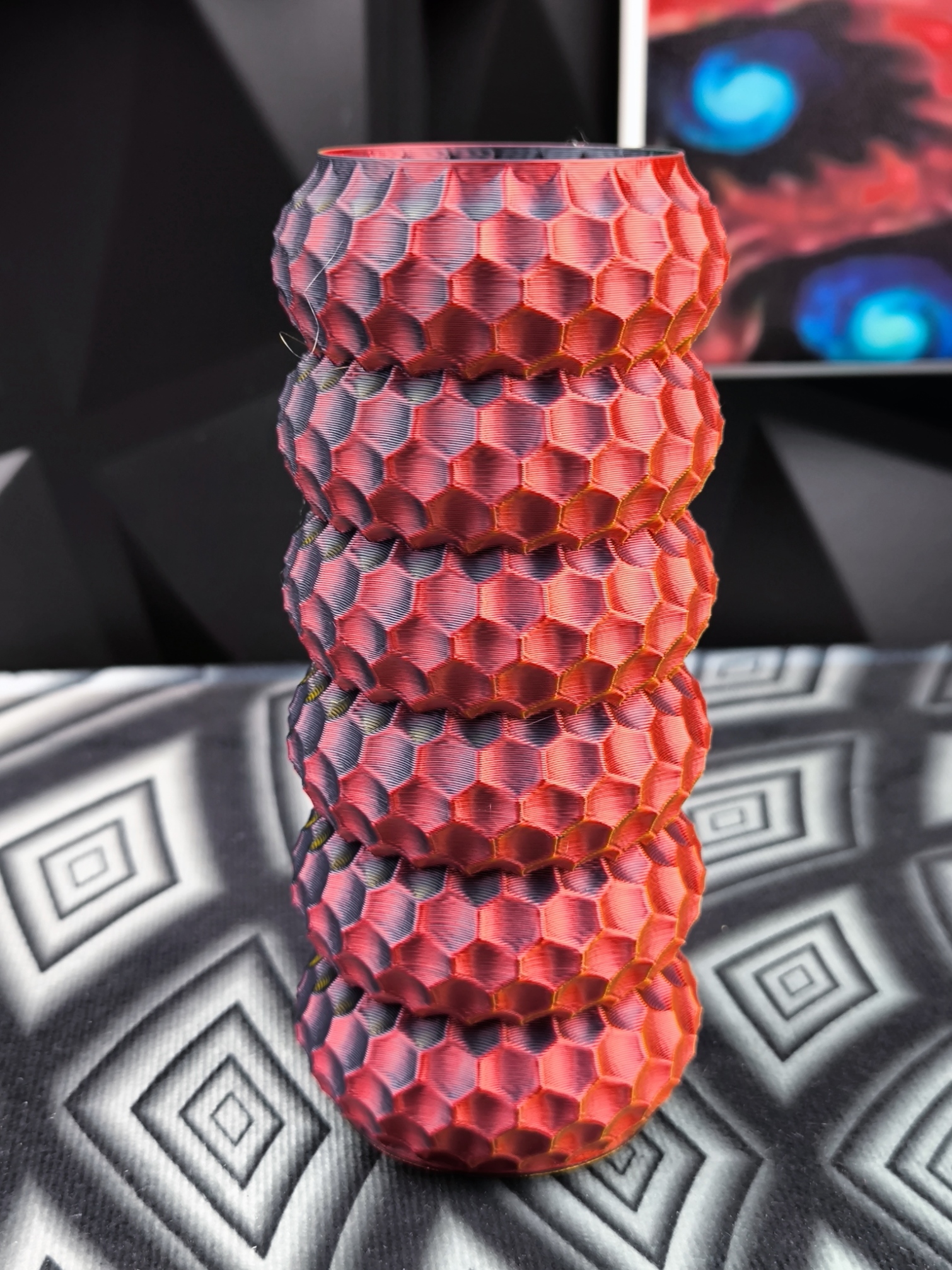 Moderne Design Vase für Trocken- und Kunstblumen in vielen Farben aus Kunststoff Okos