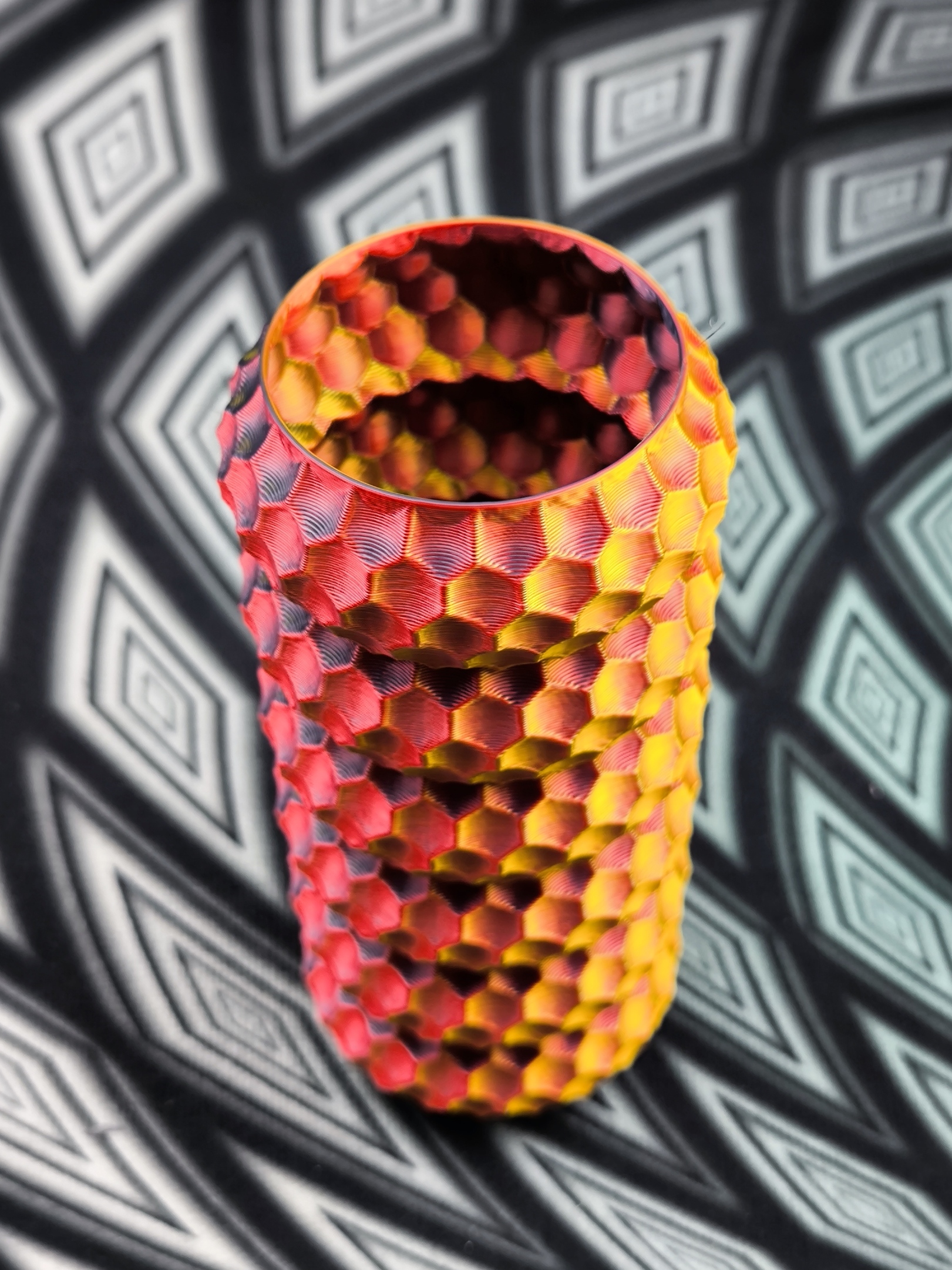 Moderne Design Vase für Trocken- und Kunstblumen in vielen Farben aus Kunststoff Okos