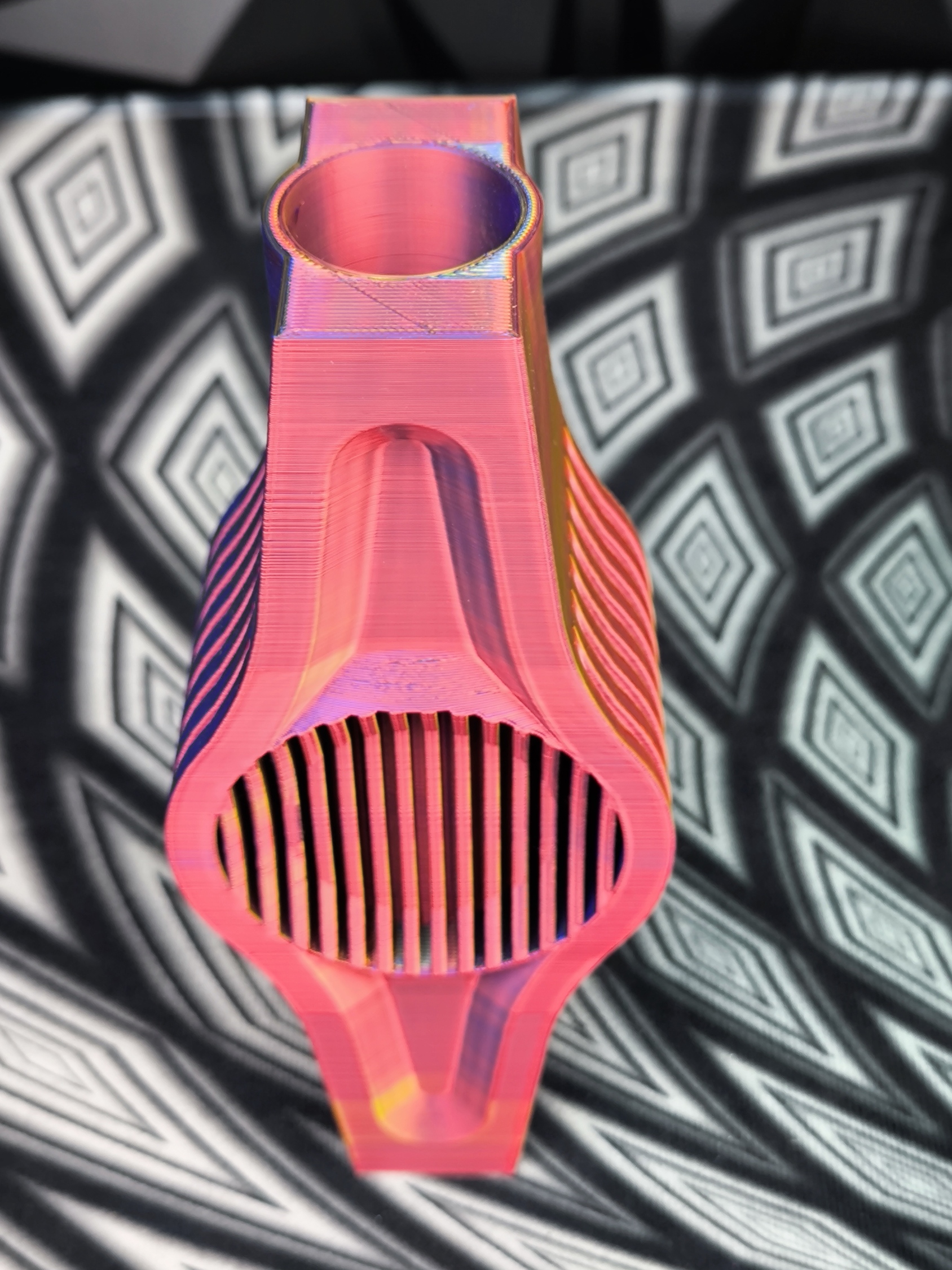 Moderne Design Vase für Trocken- und Kunstblumen in vielen Farben aus Kunststoff Miro