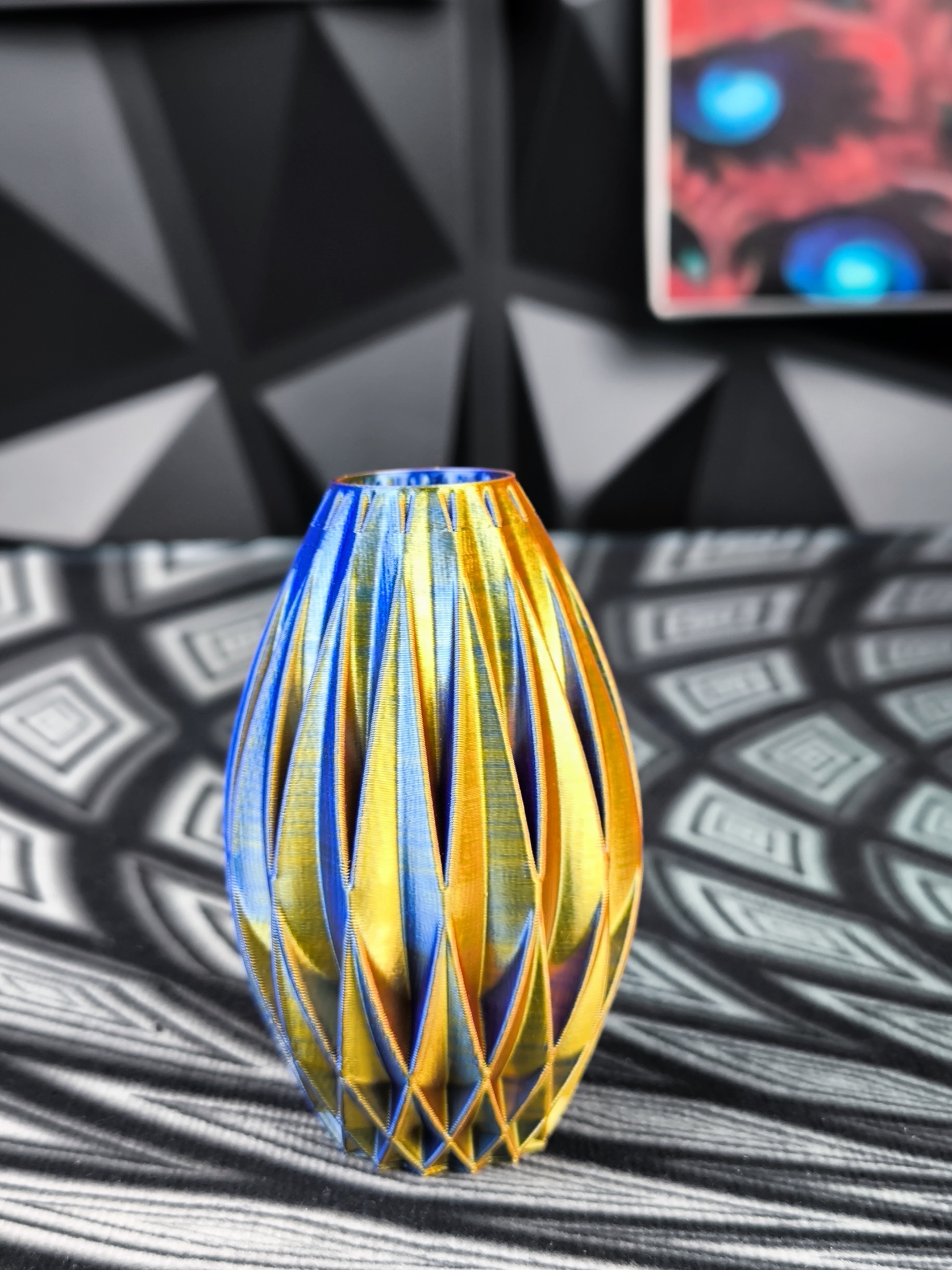 Moderne Design Vase für Trocken- und Kunstblumen in vielen Farben aus Kunststoff Kivra