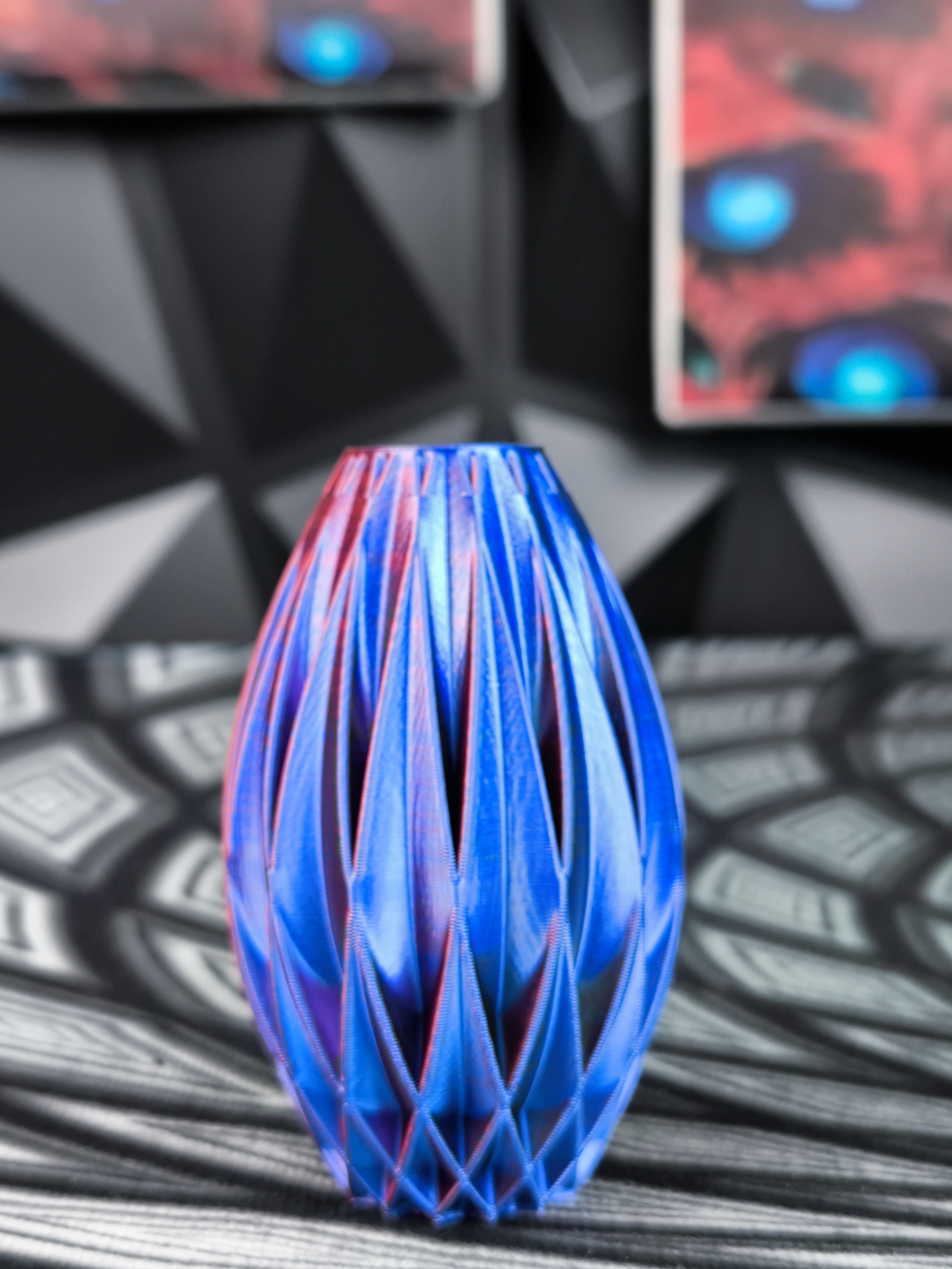 Moderne Design Vase für Trocken- und Kunstblumen in vielen Farben aus Kunststoff Kivra