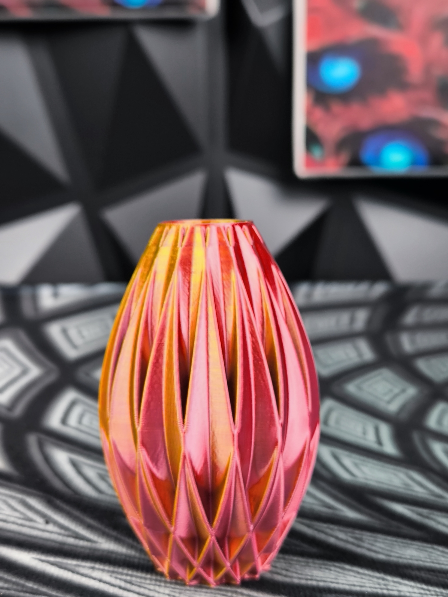 Moderne Design Vase für Trocken- und Kunstblumen in vielen Farben aus Kunststoff Kivra