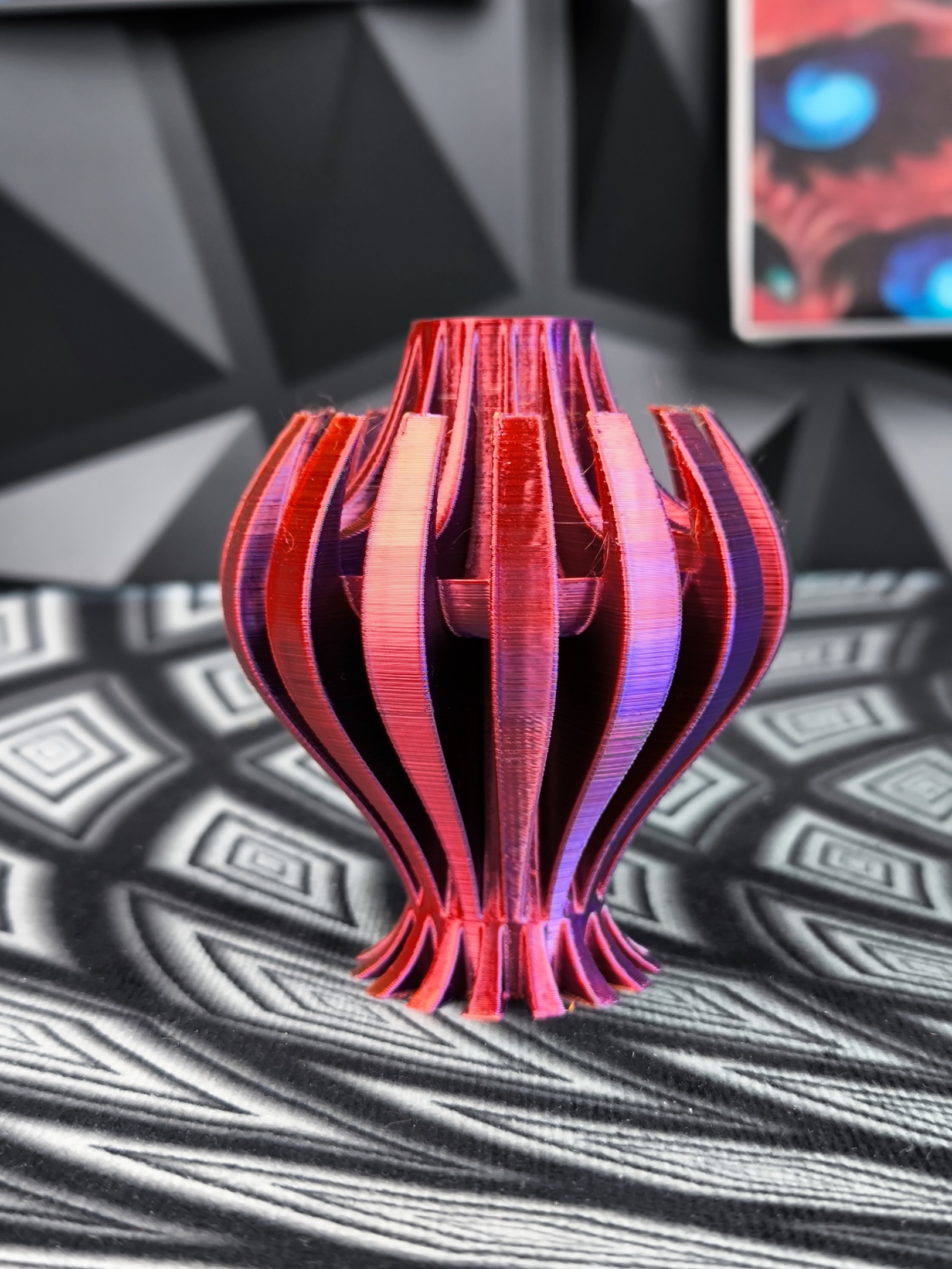 Moderne Design Vase für Trocken- und Kunstblumen in vielen Farben aus Kunststoff Nemesis