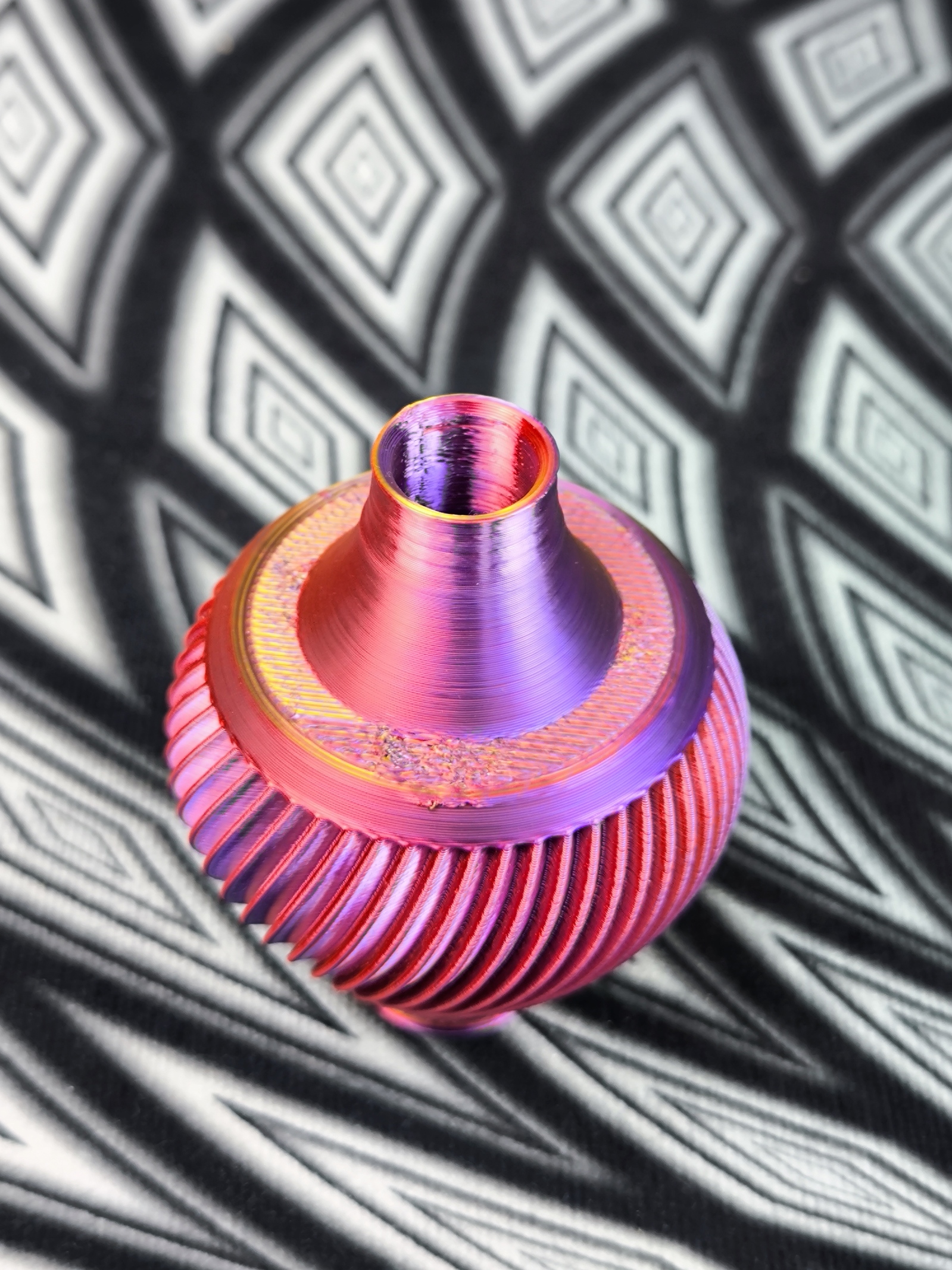 Moderne Design Vase für Trocken- und Kunstblumen in vielen Farben aus Kunststoff Kumo