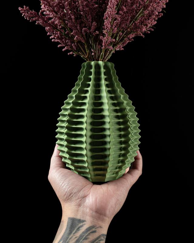 Vase Trocken- und Kunst Blumen Wunschfarbe Moderne geometrischen Design Ribbed Flower Vase by MODERN MACHINE