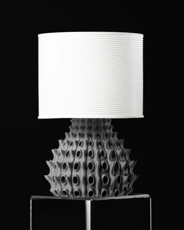 Lampe in Wunschfarbe Moderne geometrischen Design Barnacle Table Lamp by MODERN MACHINE