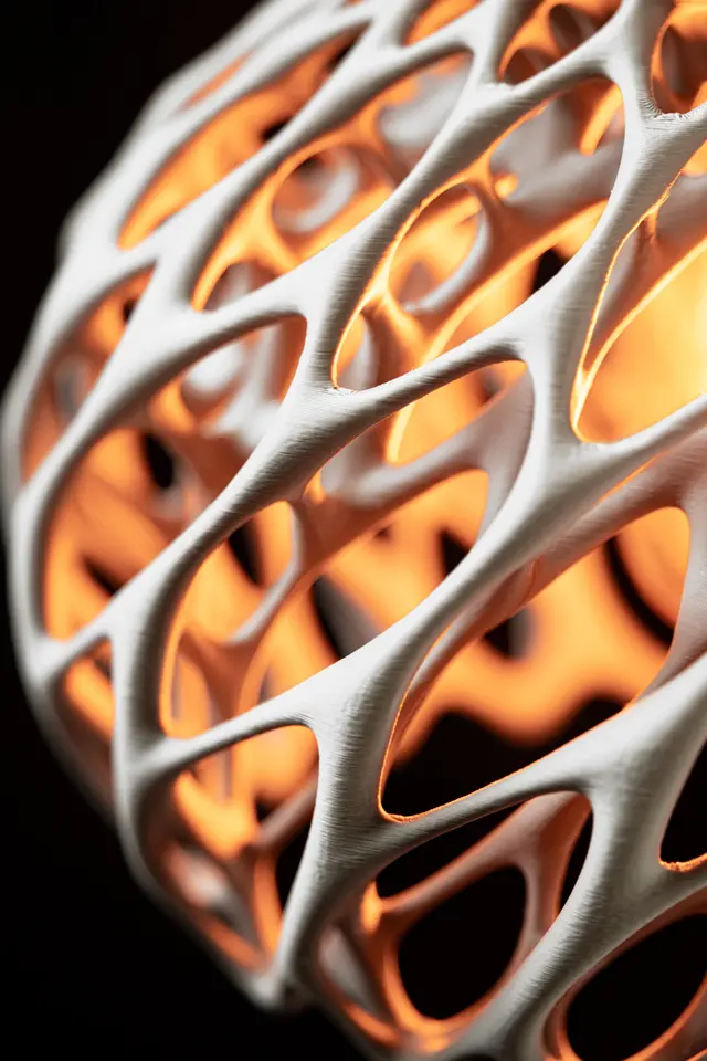 Lampe in Wunschfarbe Moderne geometrischen Design Twisted Pendant Lamp by MODERN MACHINE