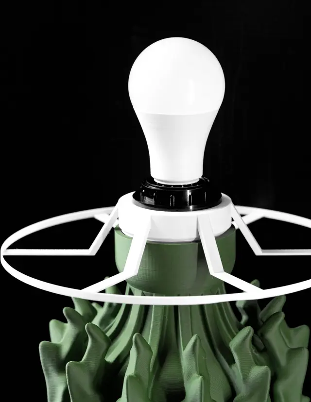 Lampe in Wunschfarbe Moderne geometrischen Design Shade Table Lamp by MODERN MACHINE