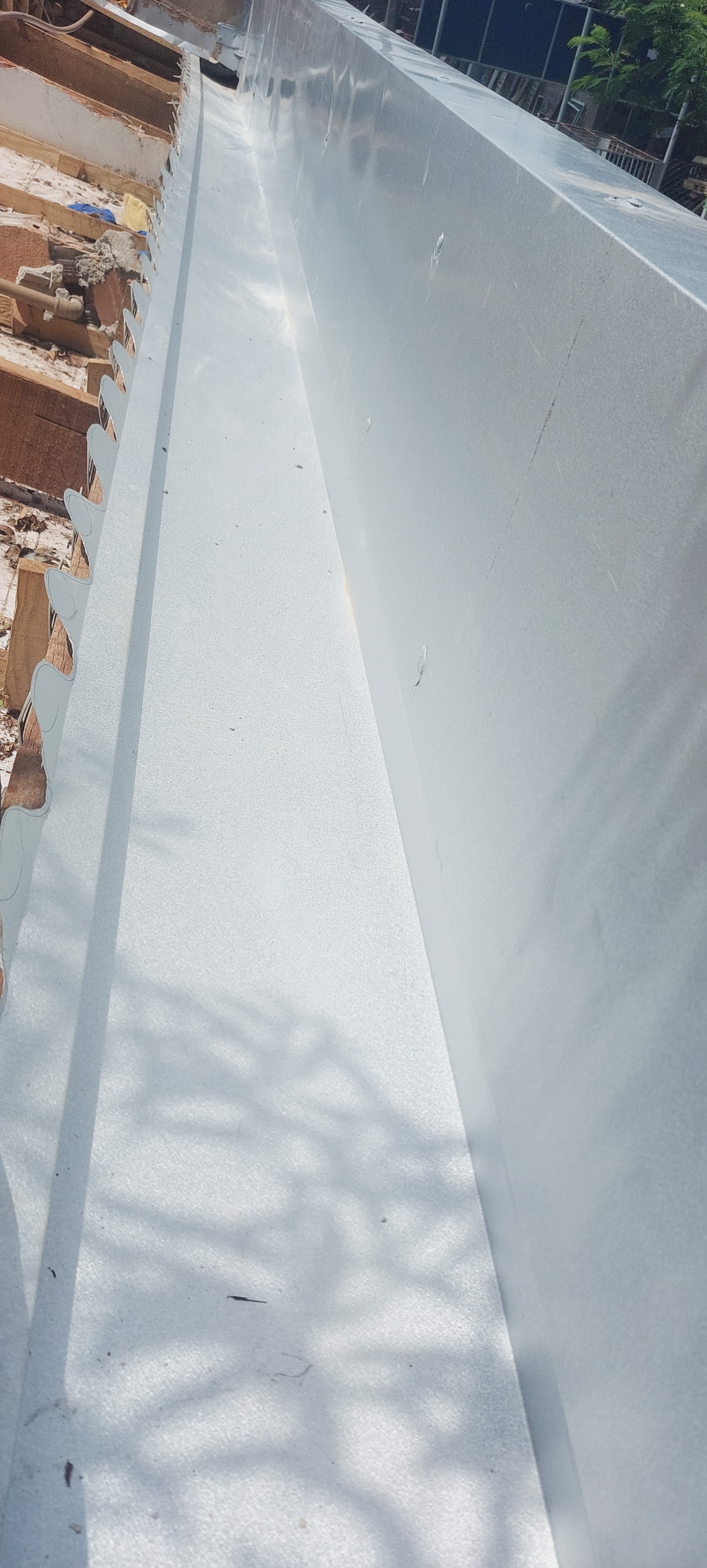 Calha Coxo com rufo e passarinheira