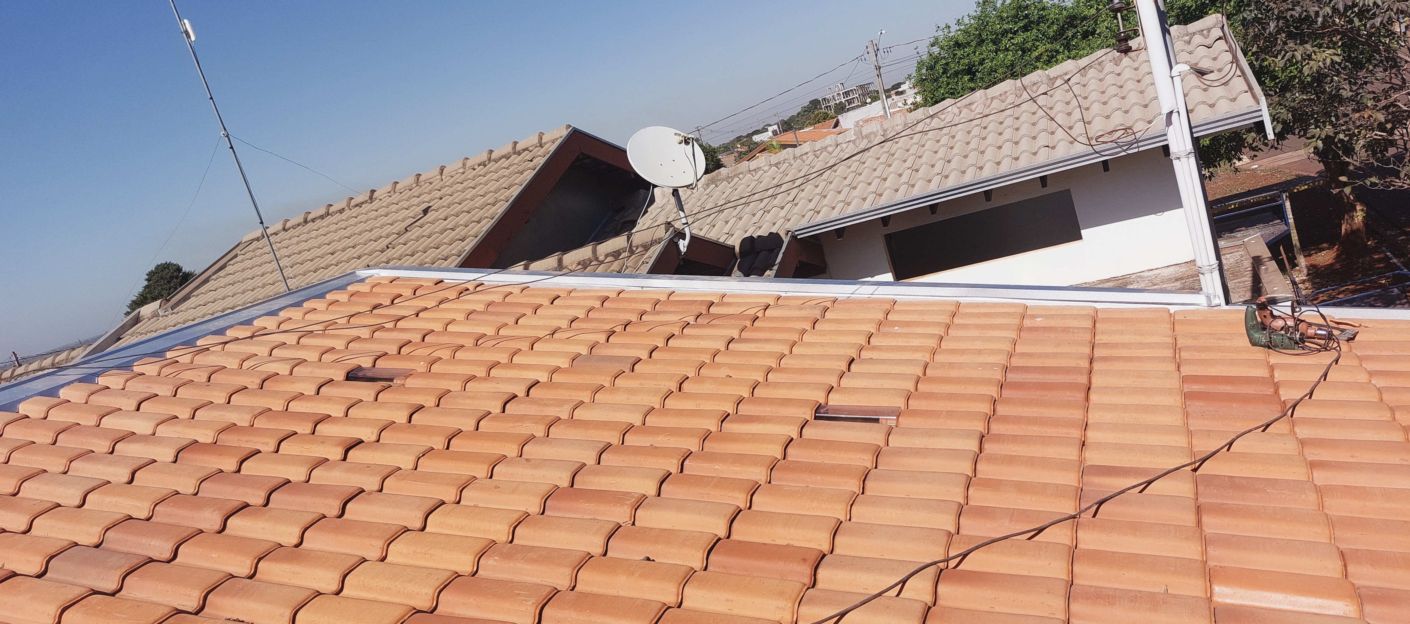 Rufos e calhas laterais