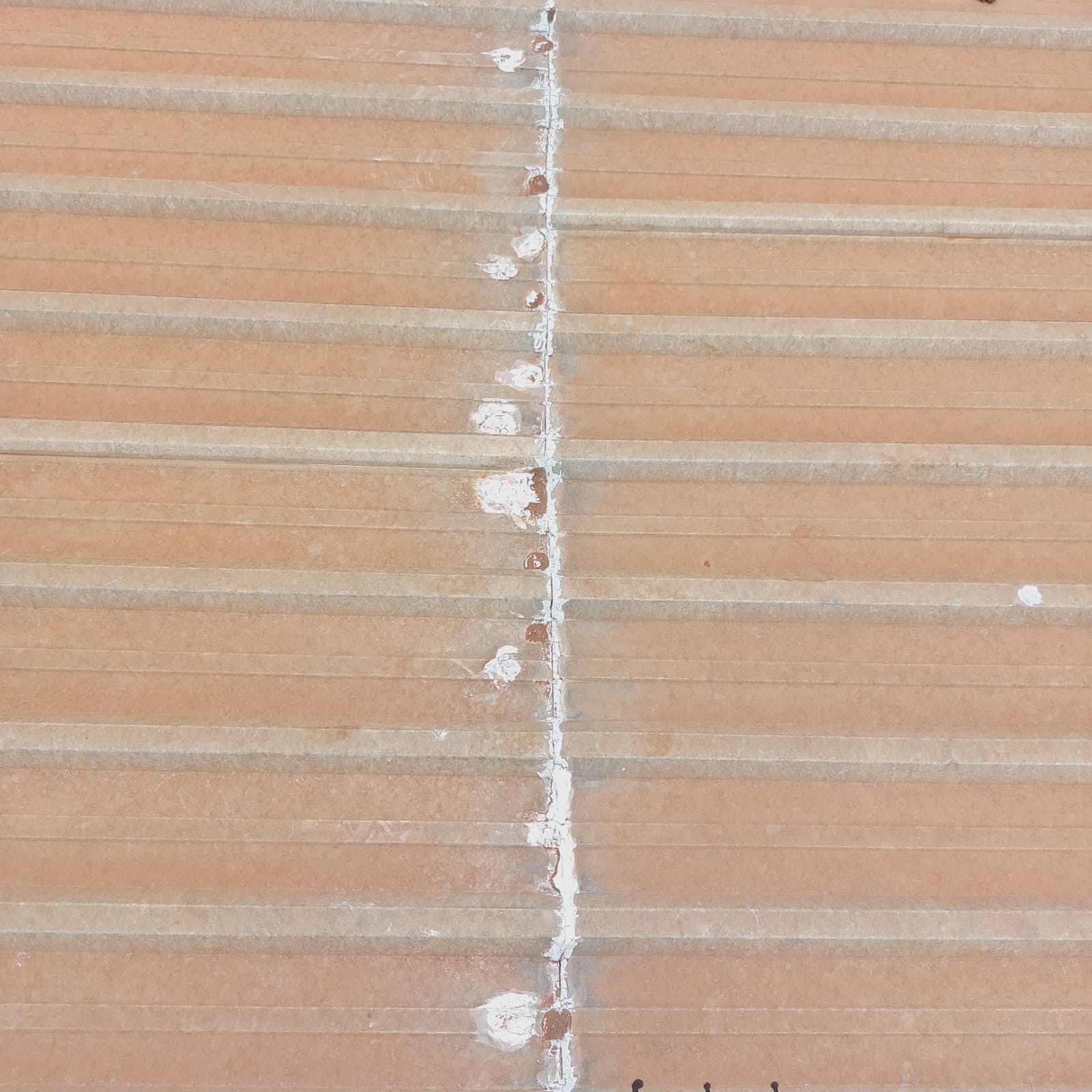 Instalação de fita Multiuso nas emendas das telhas