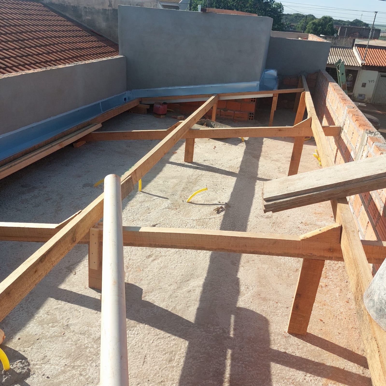 Calha coxo e condutor