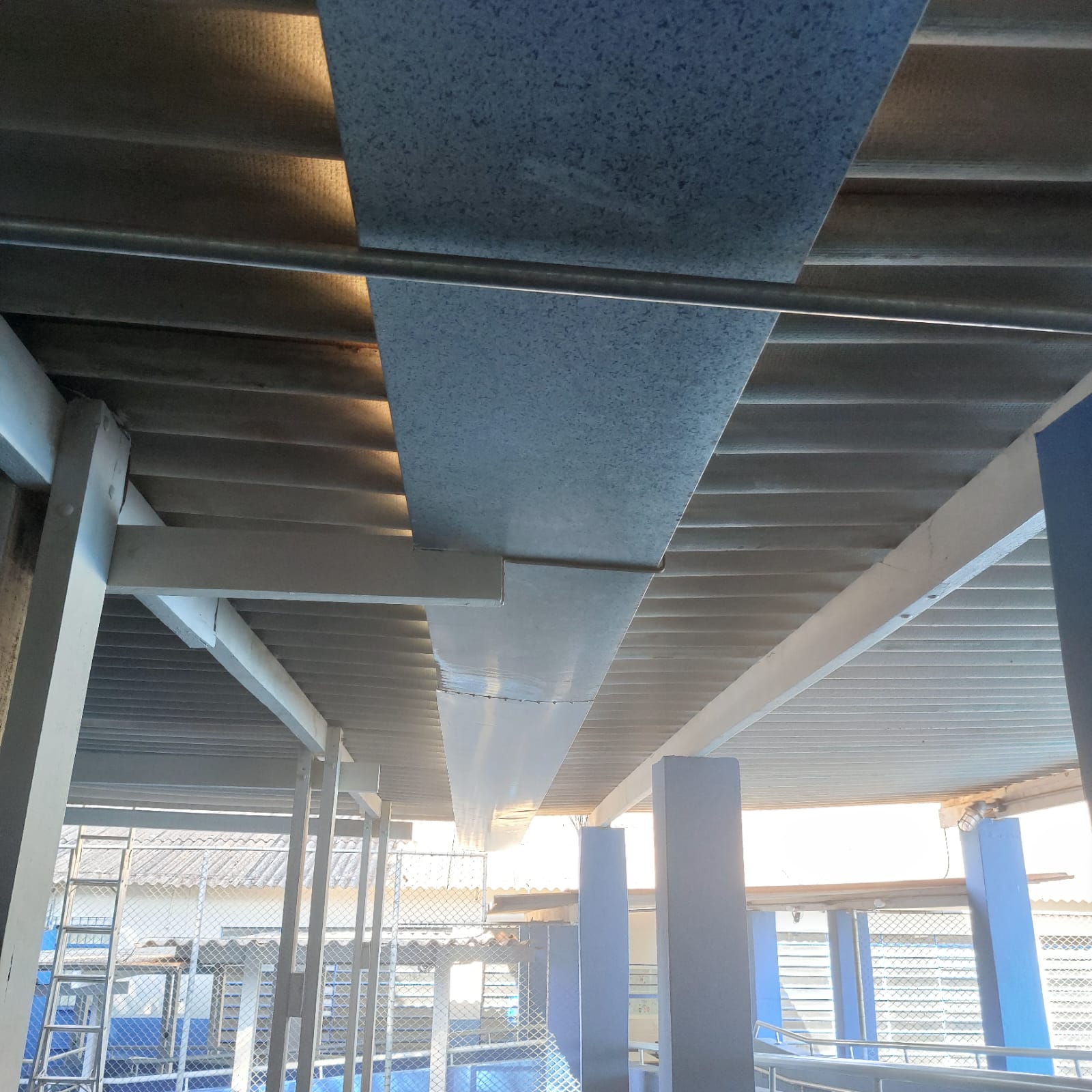 Prolongamento de calha coxo, duas águas