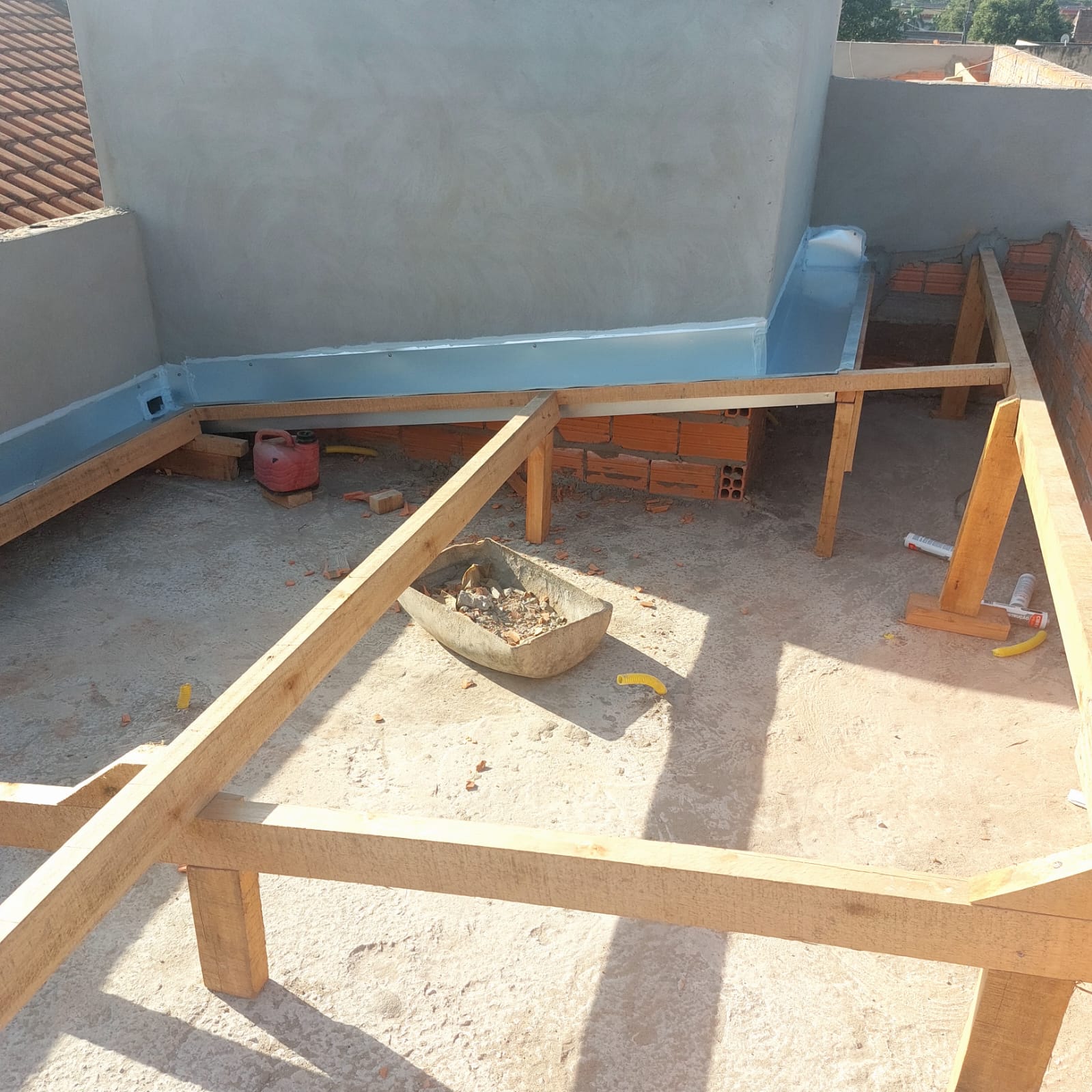 Calha coxo e condutor