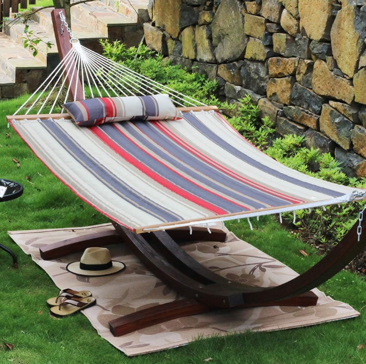 Quilted Fabric Double Hammock with Pillow, Heavy Duty Hardwood Spreader Bar, Hammocks for Outside, 450-pound Capacity, Hamacas para Adultos for Patio/Garden/Pool/Beach, Red Navy Stripe