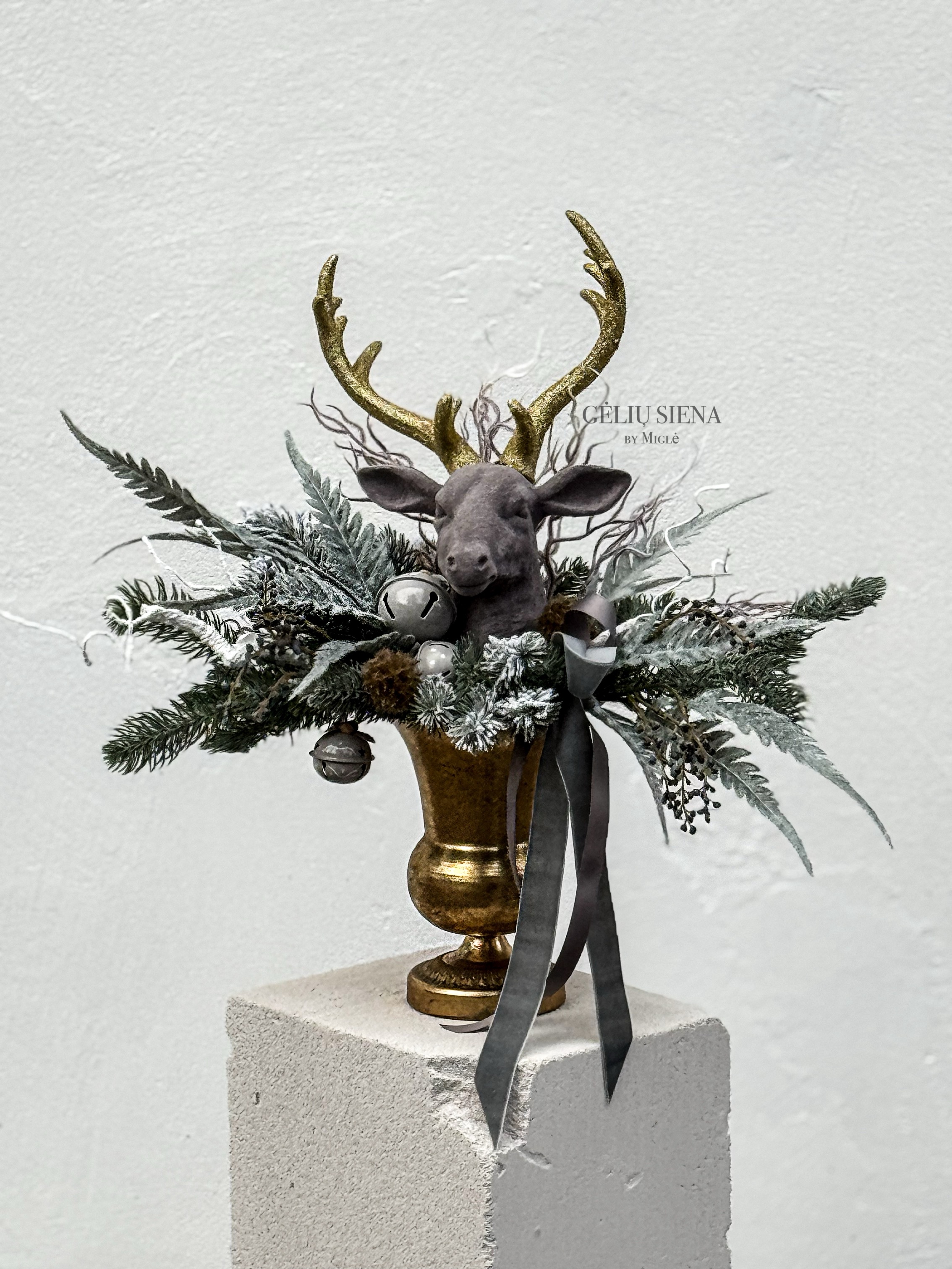 Kalėdinė kompozicija vazoje