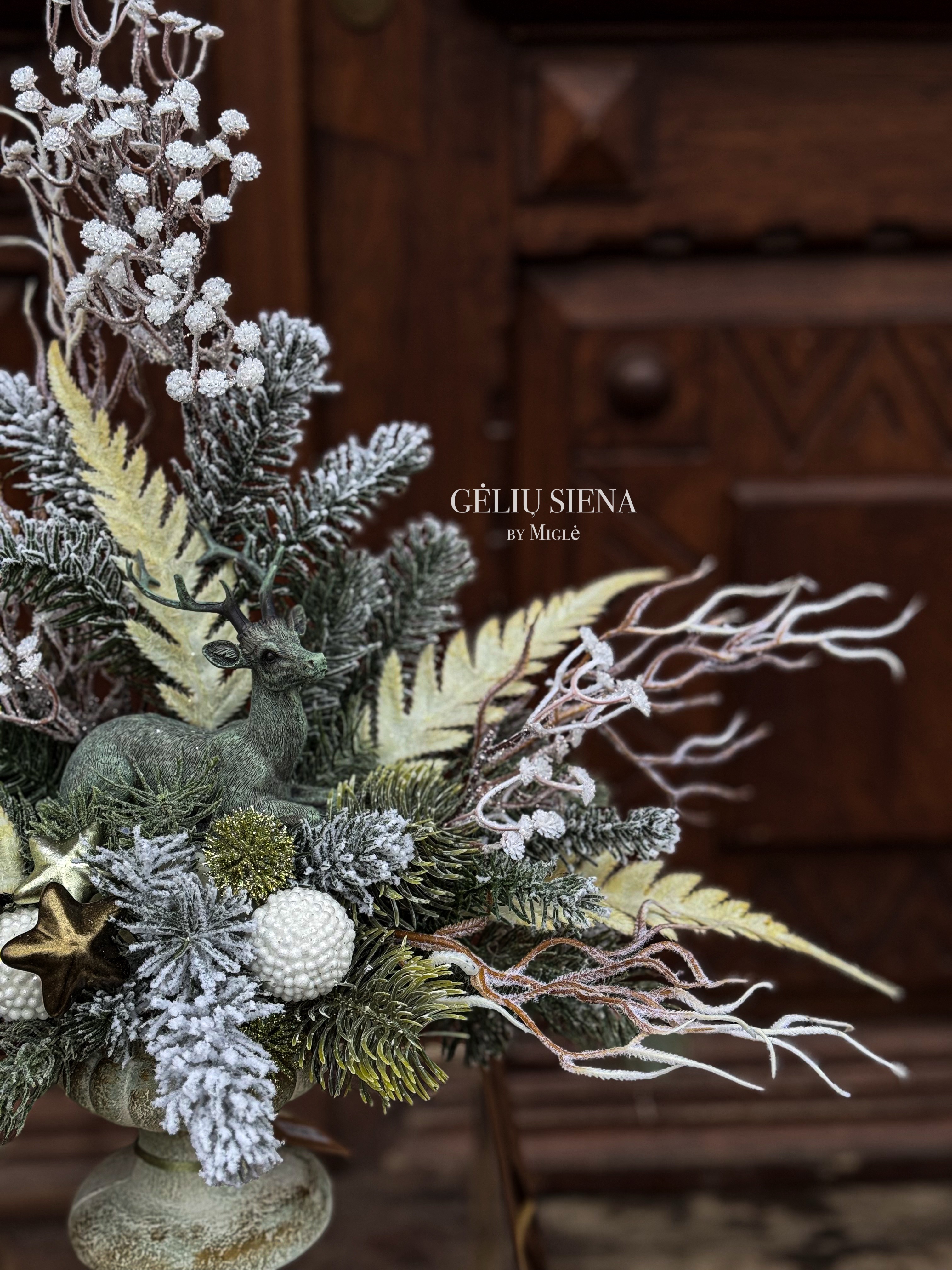 Kalėdinė kompozicija vazoje