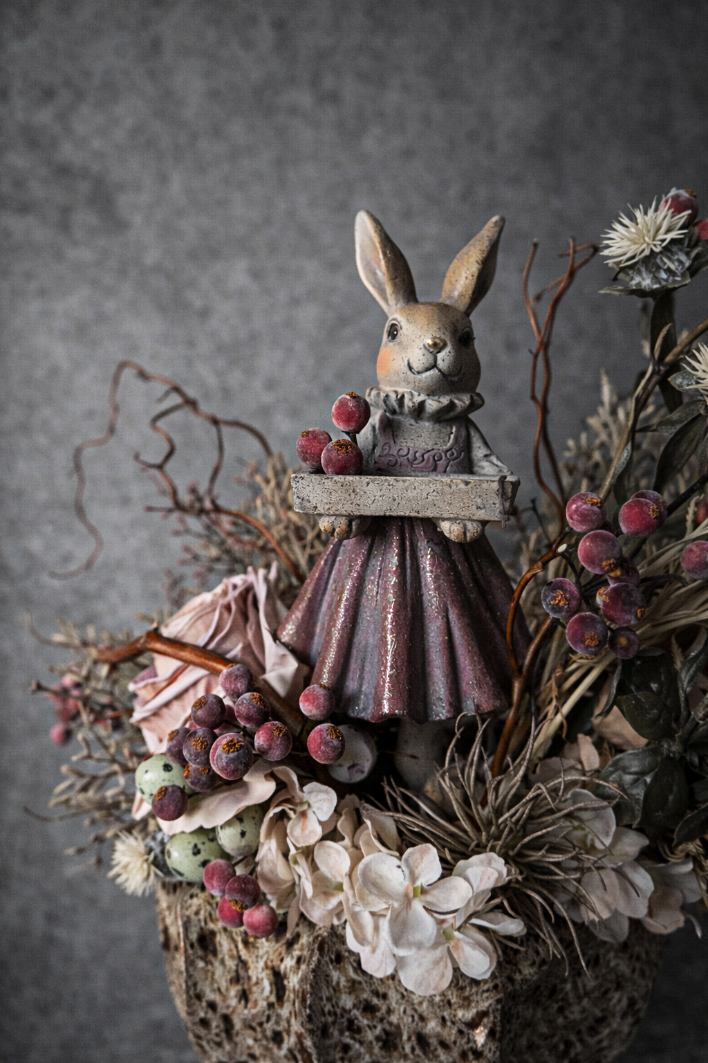 Kompozicija keramikinėje vazoje