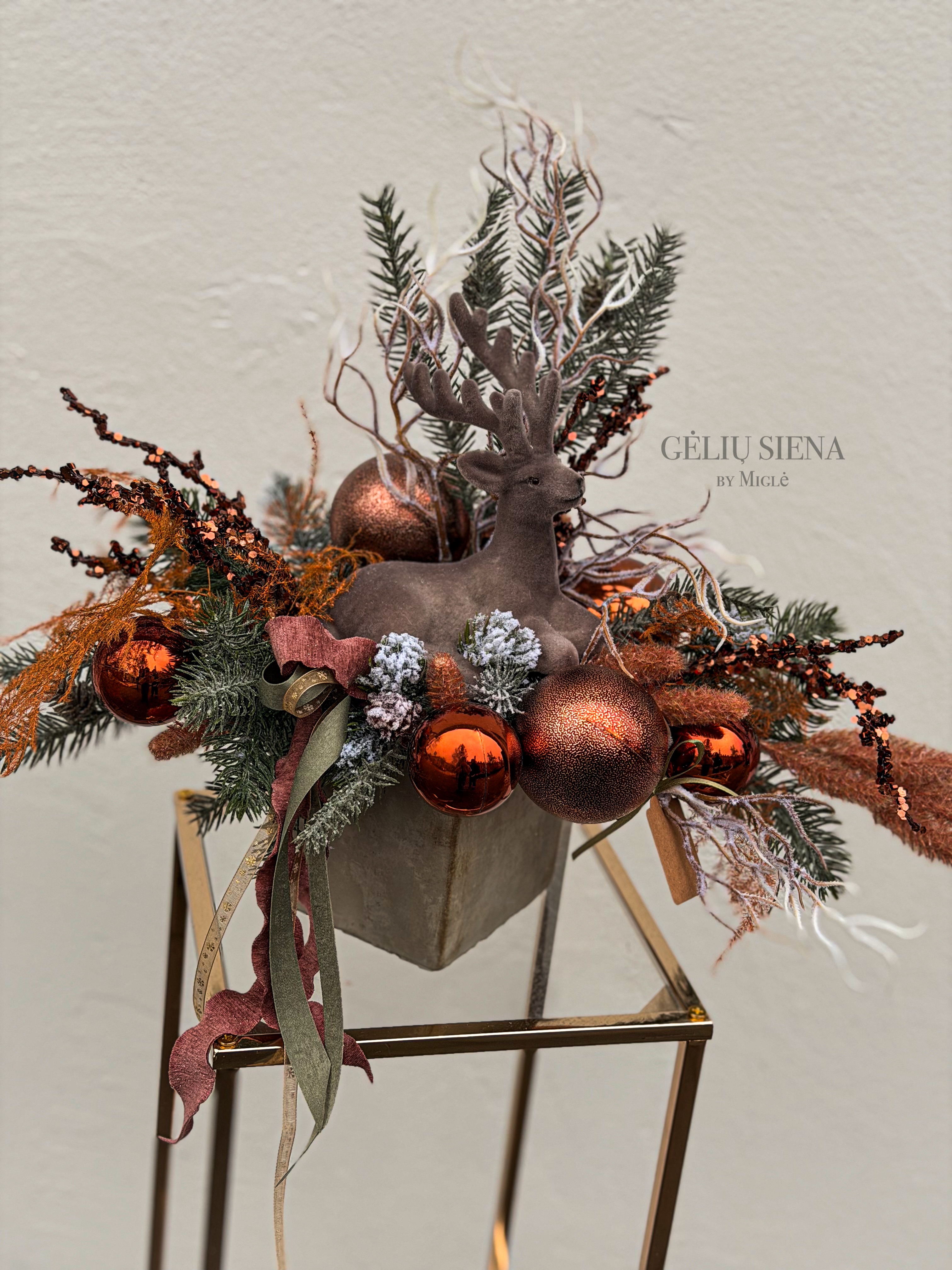 Kalėdinė kompozicija su elniuku