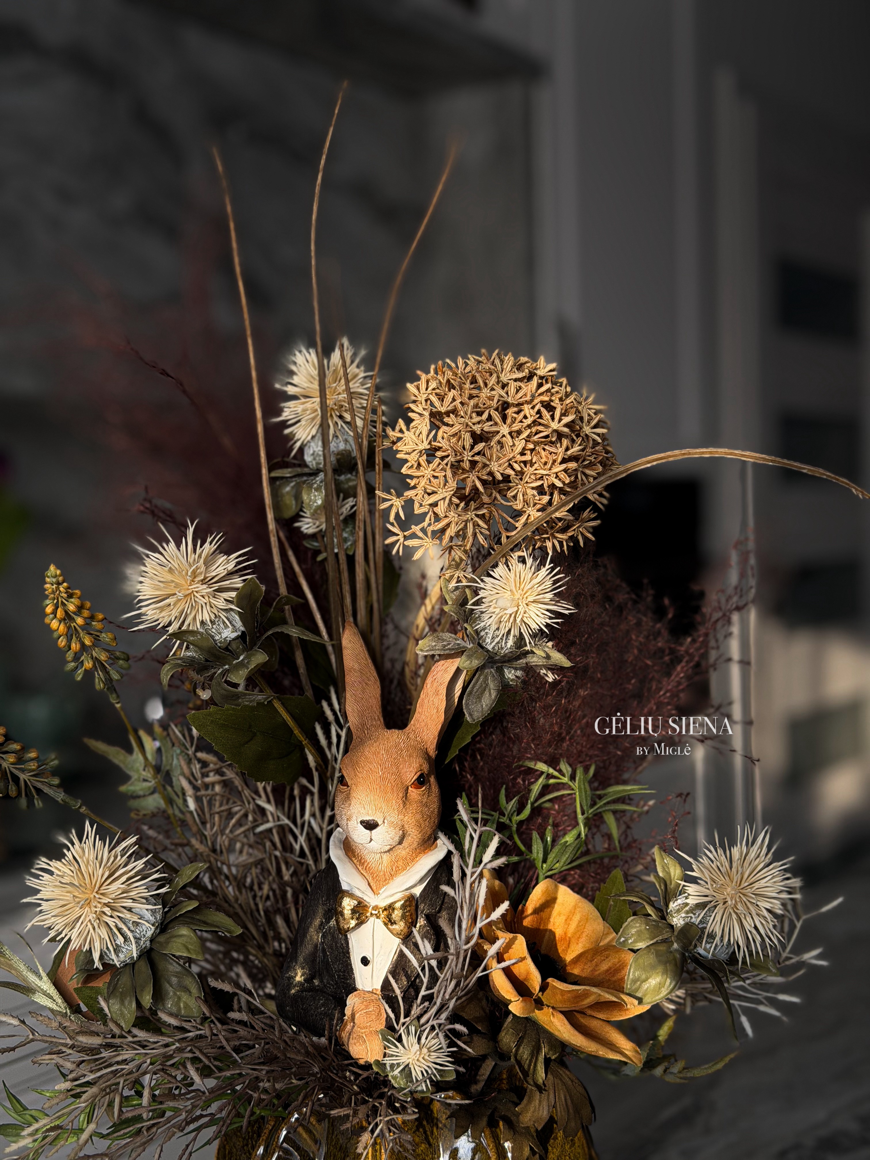 Kompozicija keramikinėje vazoje