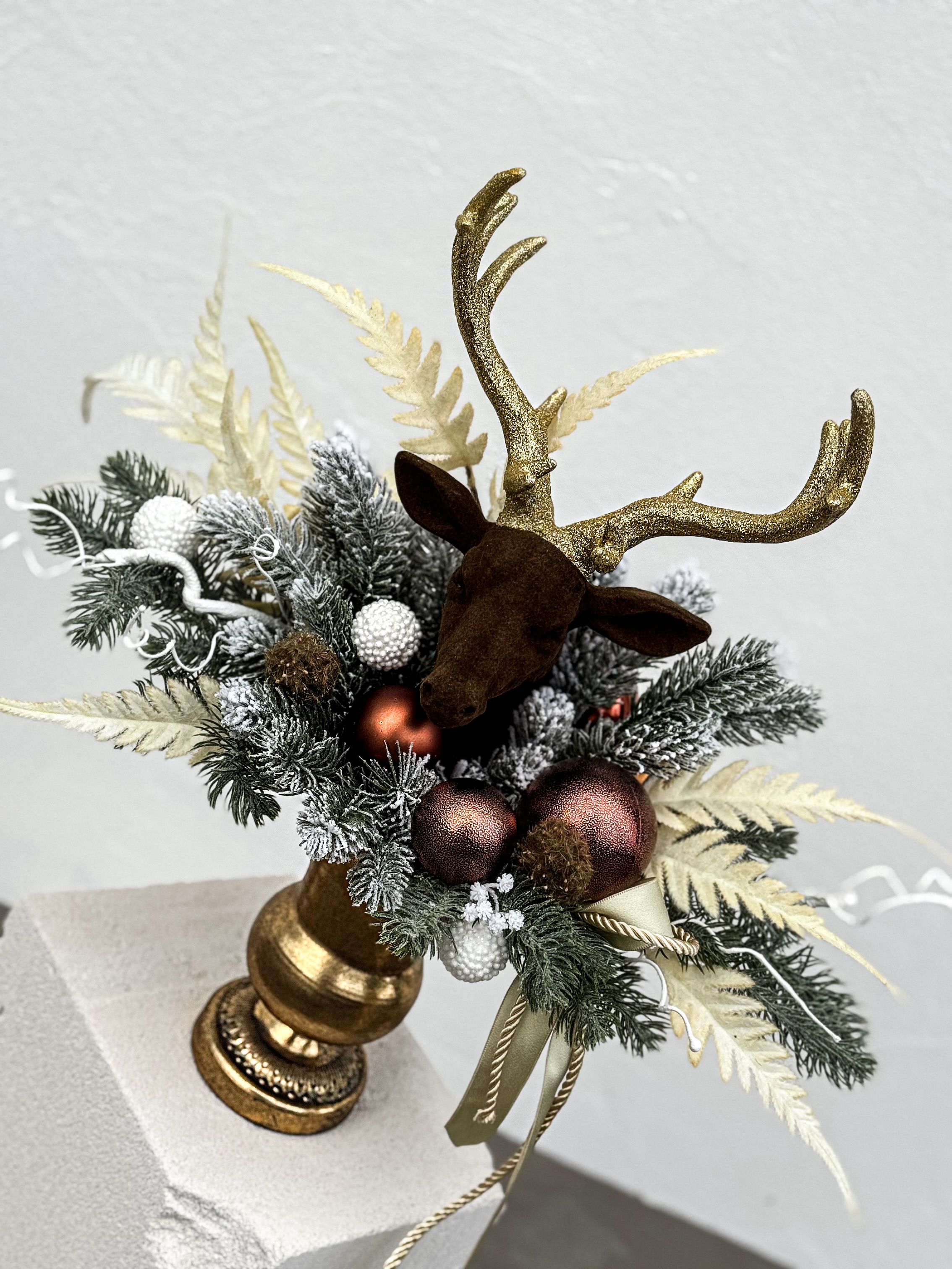 Kalėdinė kompozicija vazoje