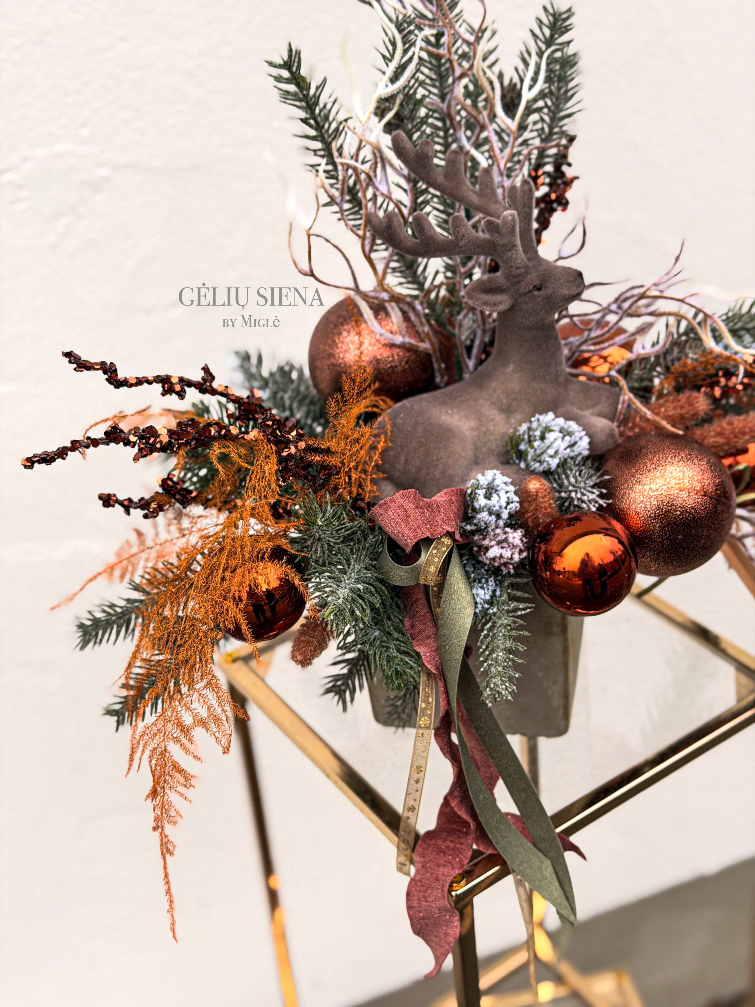 Kalėdinė kompozicija su elniuku