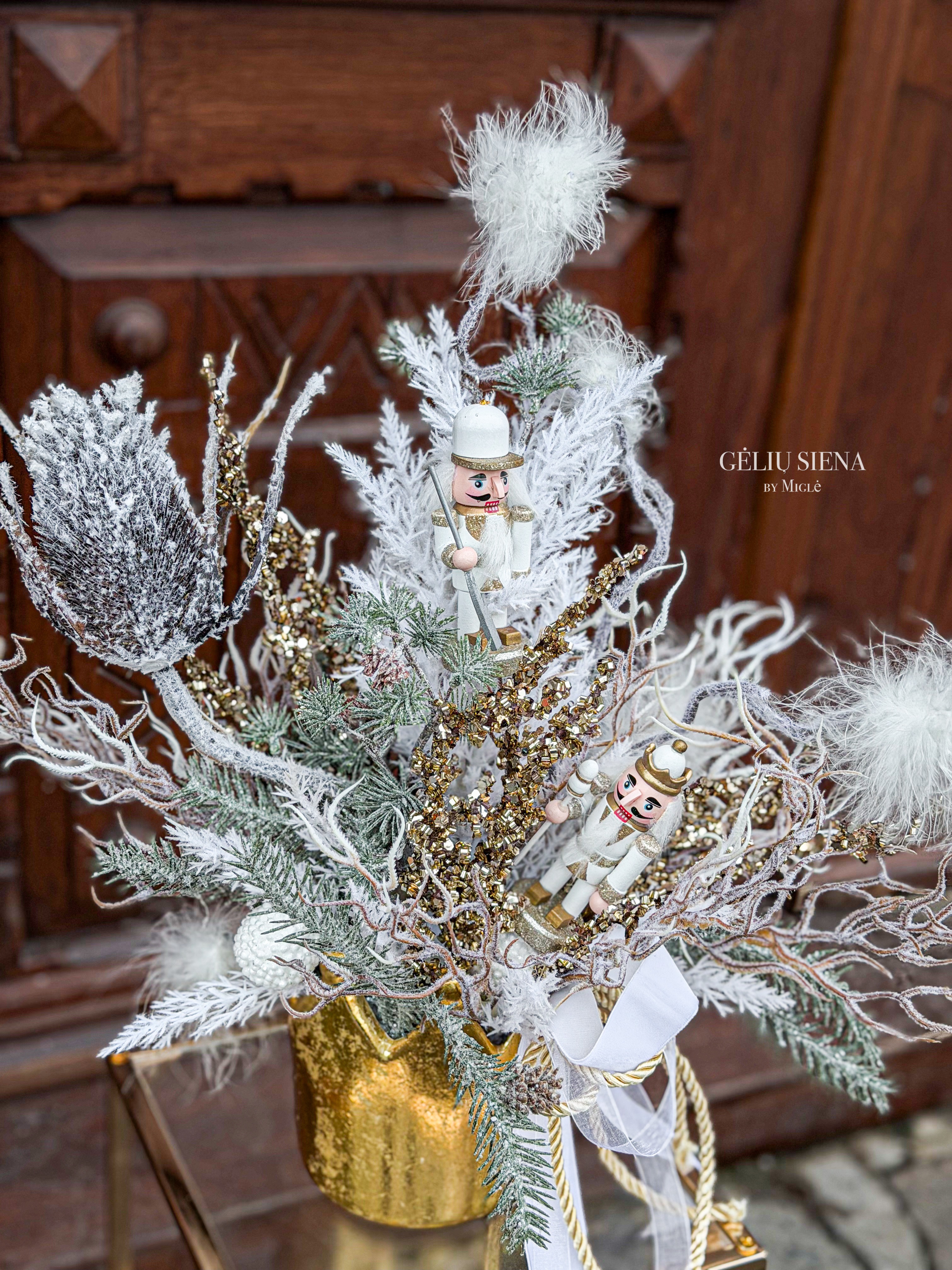 Kalėdinė kompozicija vazoje