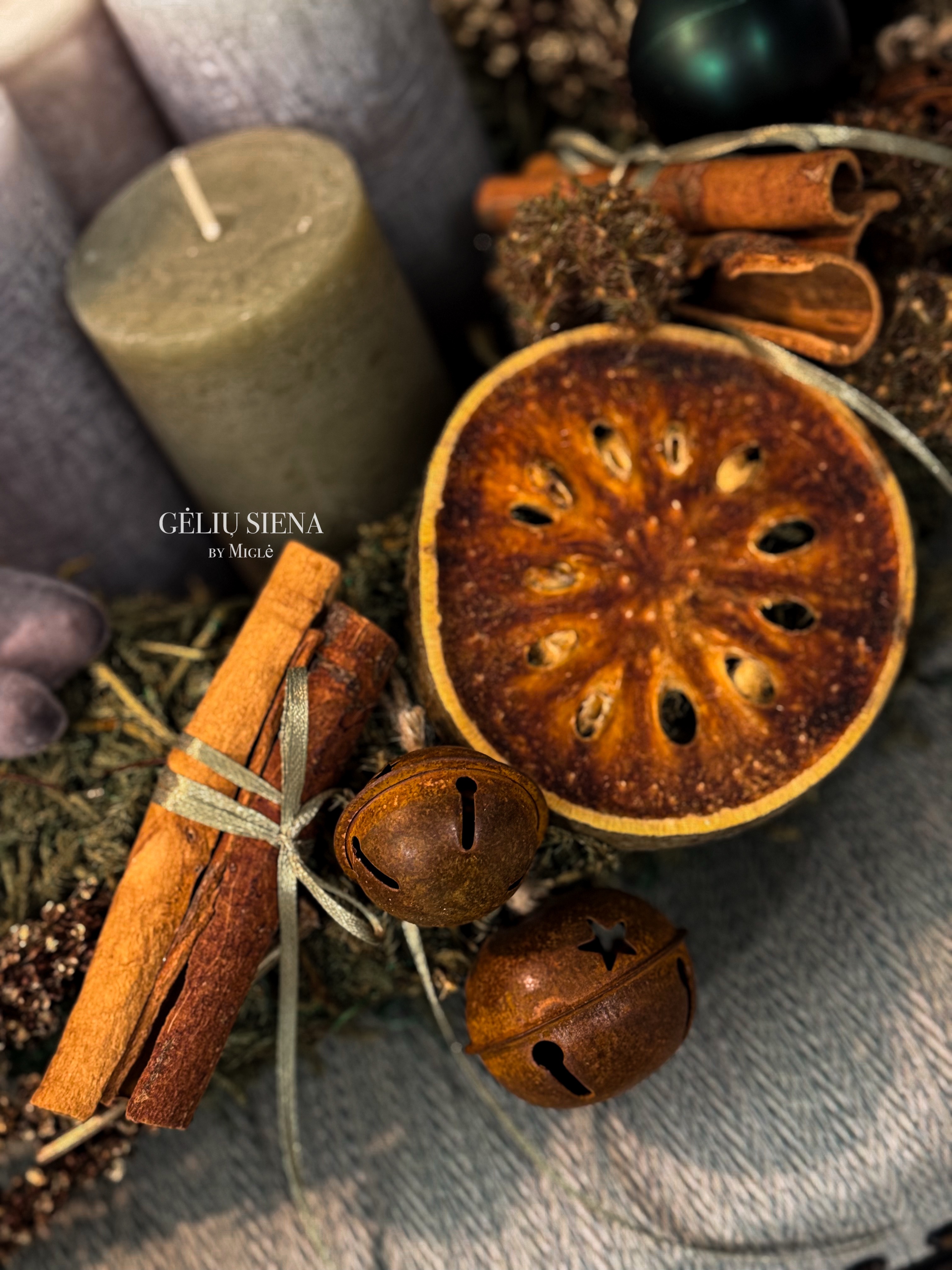 Advento vainikas su žvakėmis