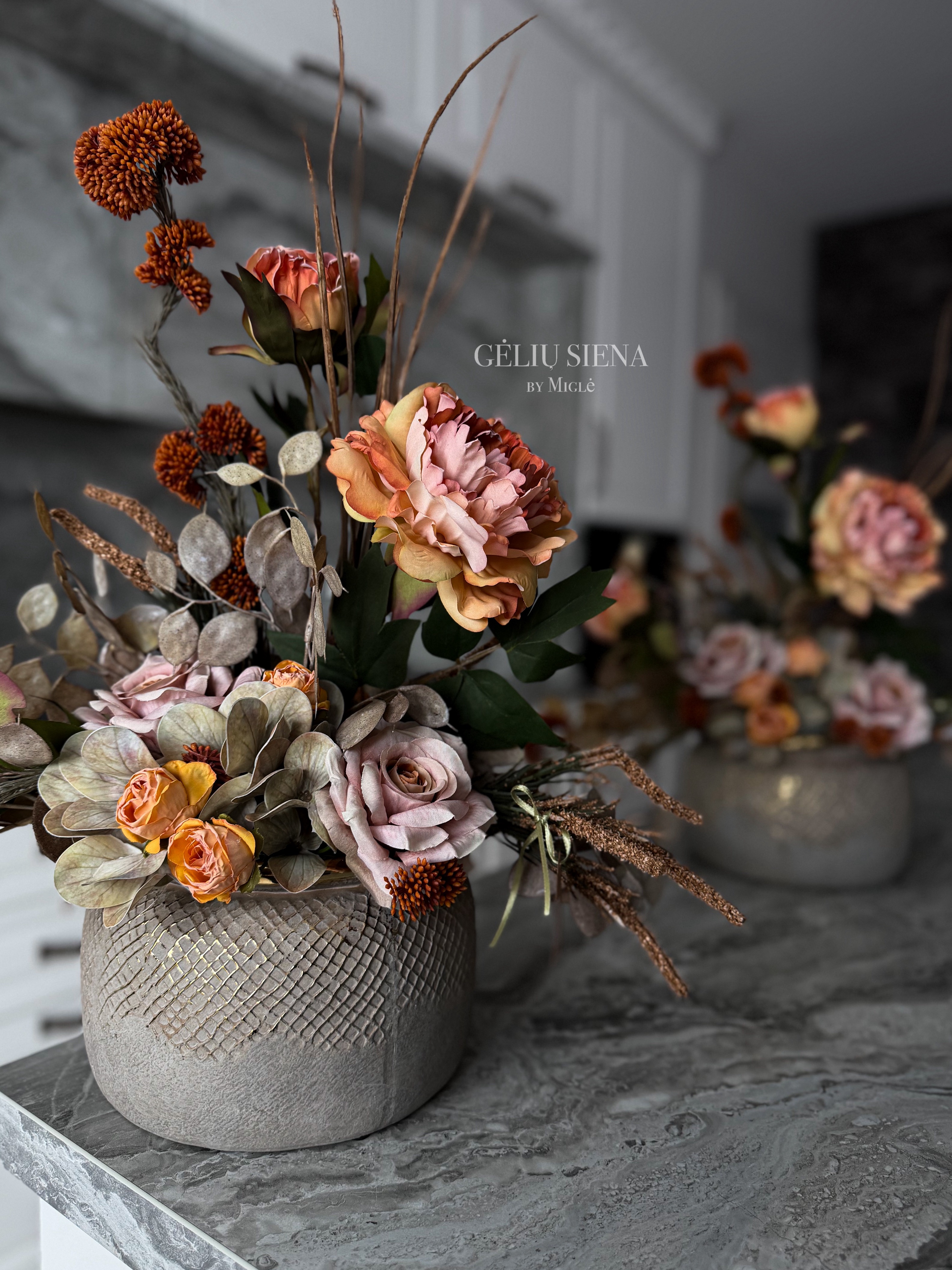 Kompozicija karamikinėje vazoje