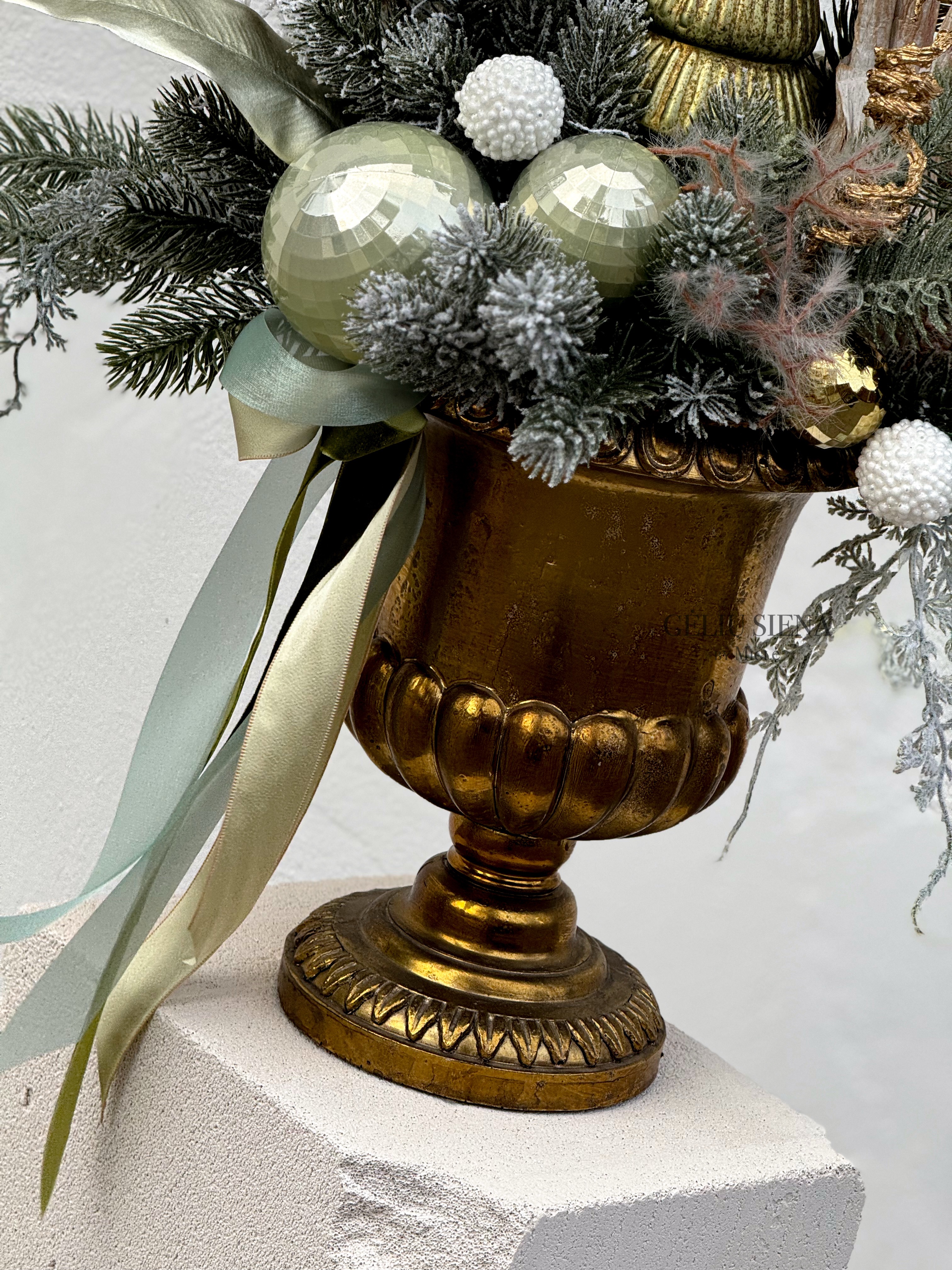 Kalėdinė kompozicija vazoje