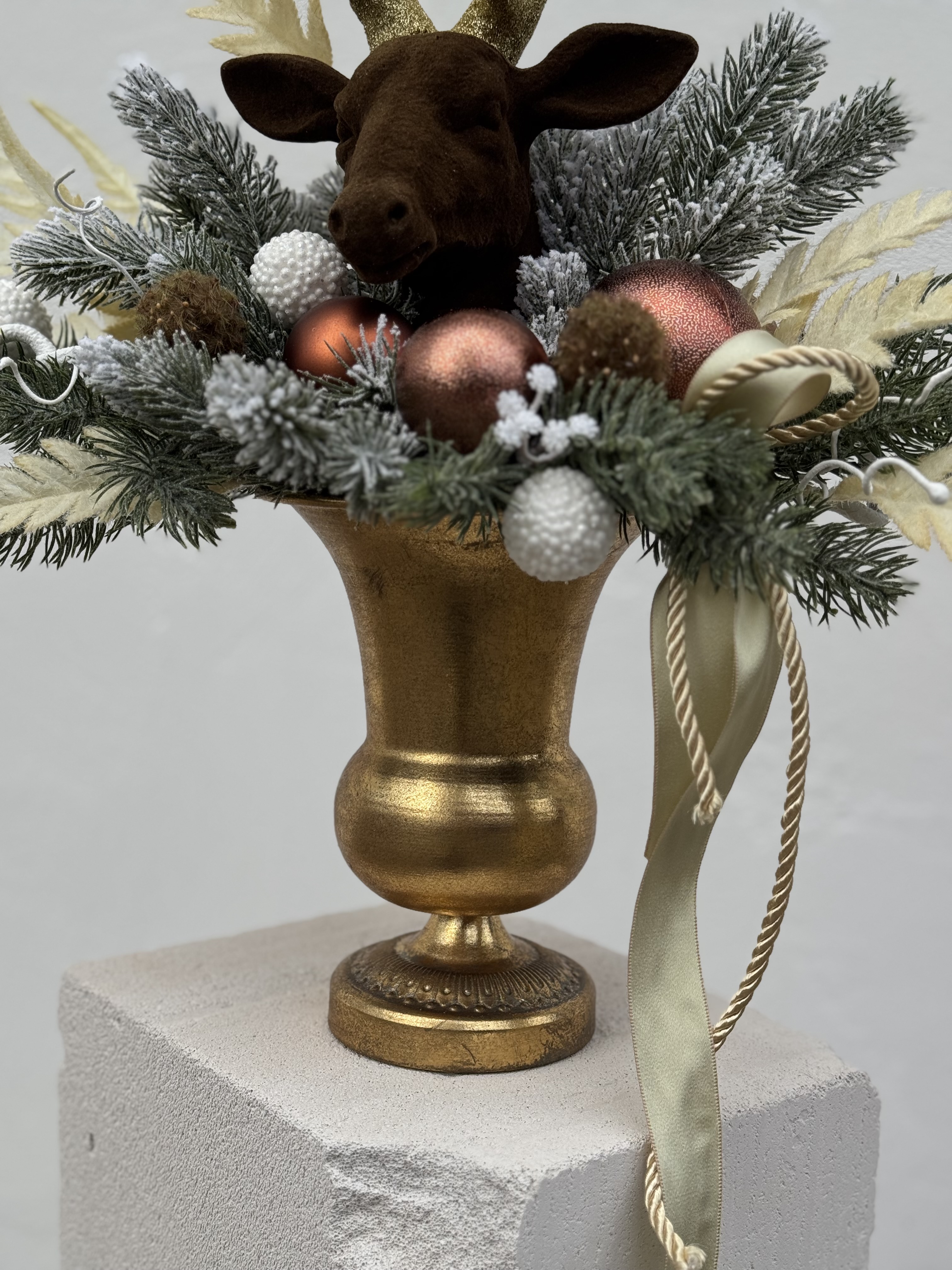 Kalėdinė kompozicija vazoje