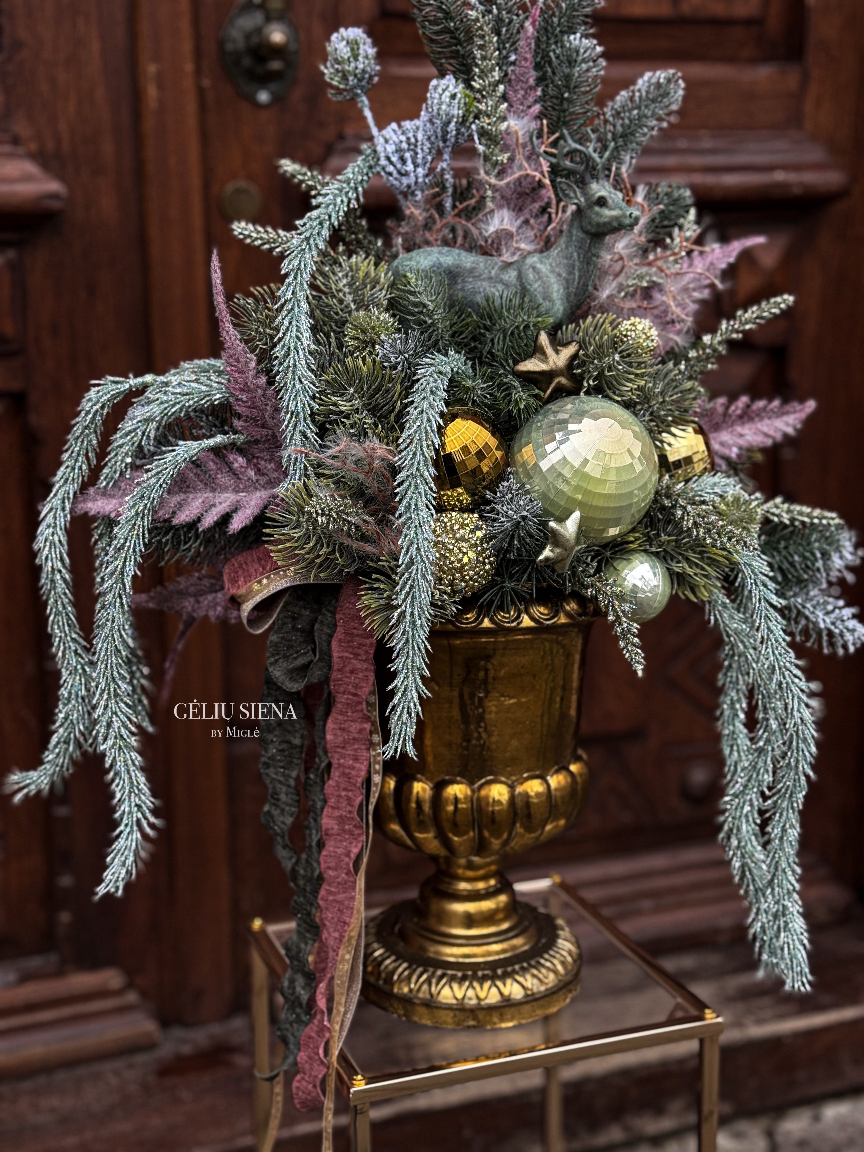 Kalėdinė kompozicija vazoje