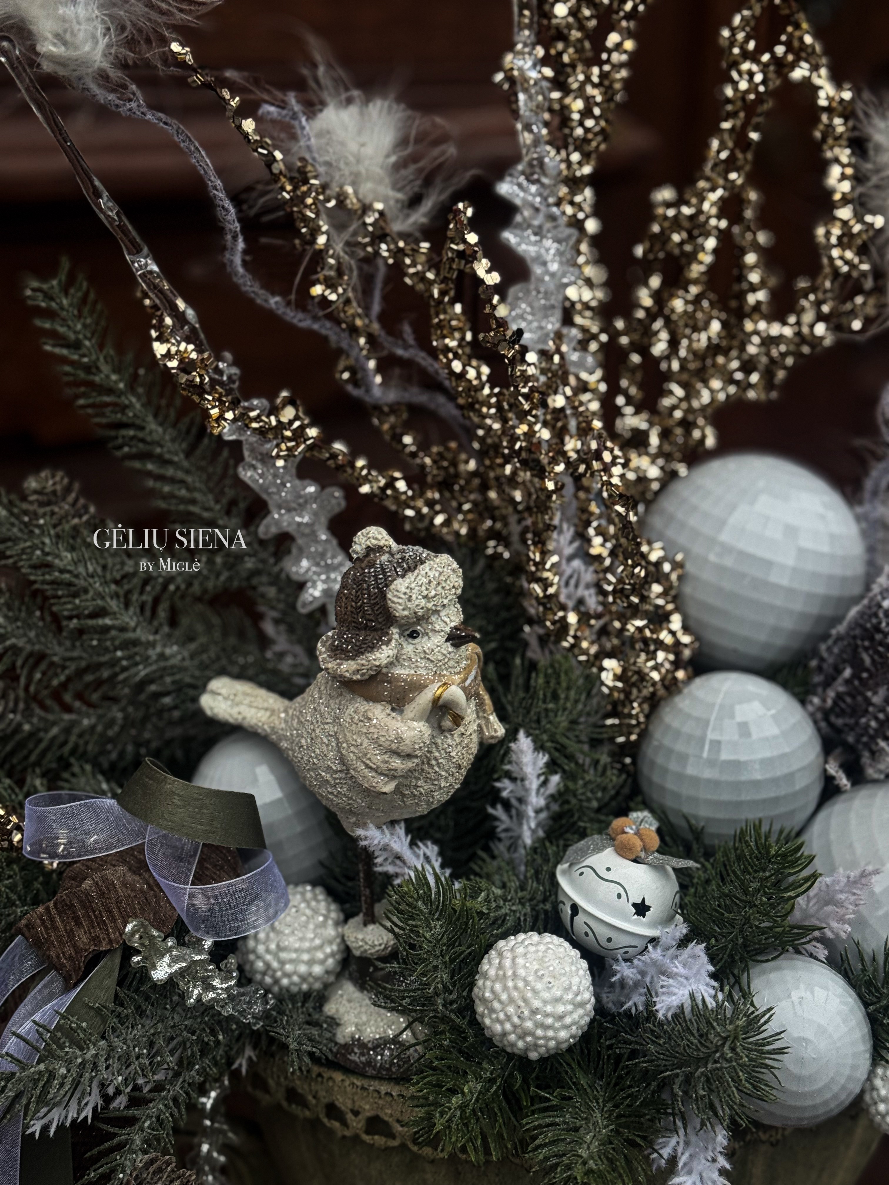 Kalėdinė kompozicija vazoje