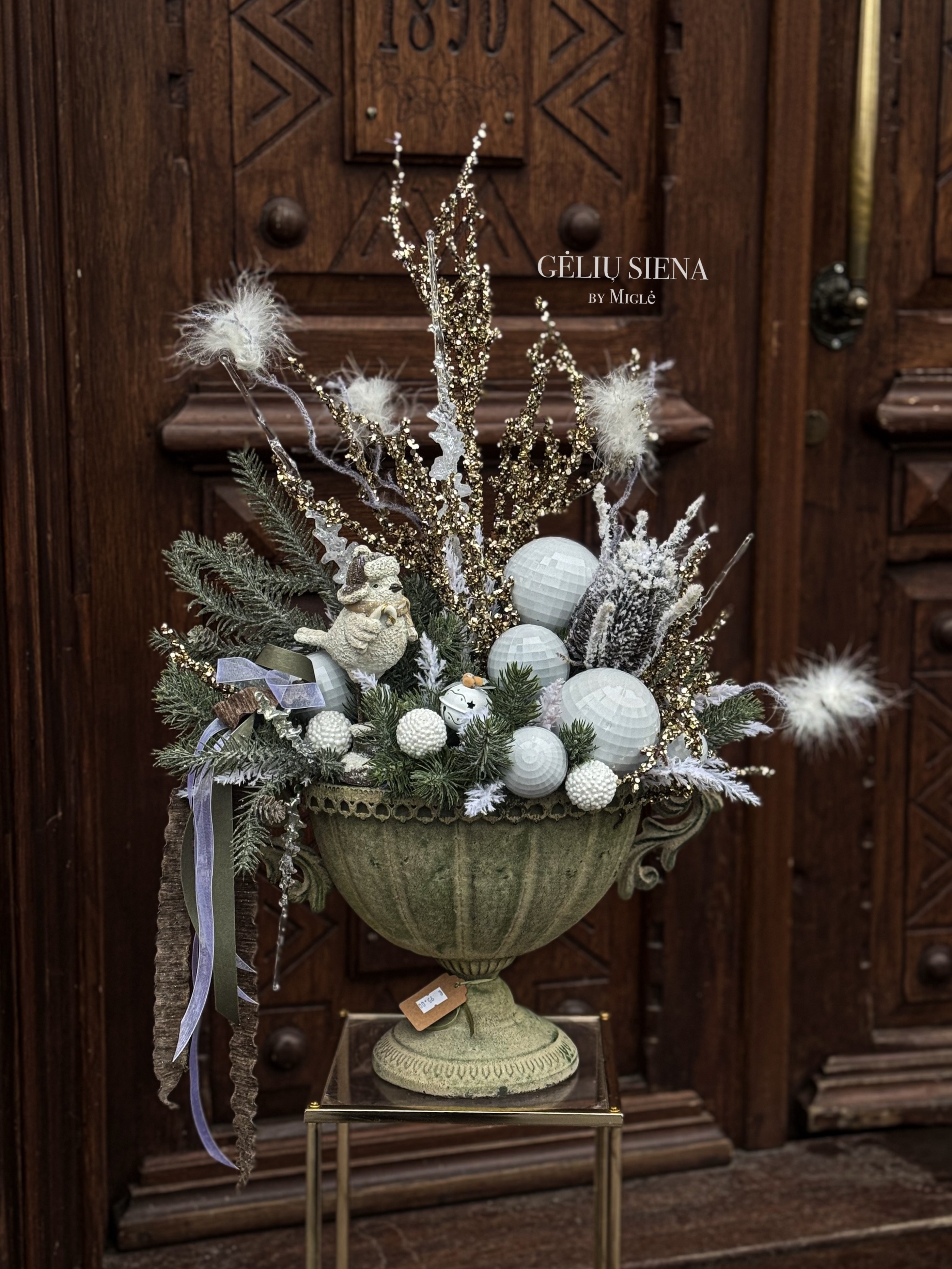 Kalėdinė kompozicija vazoje