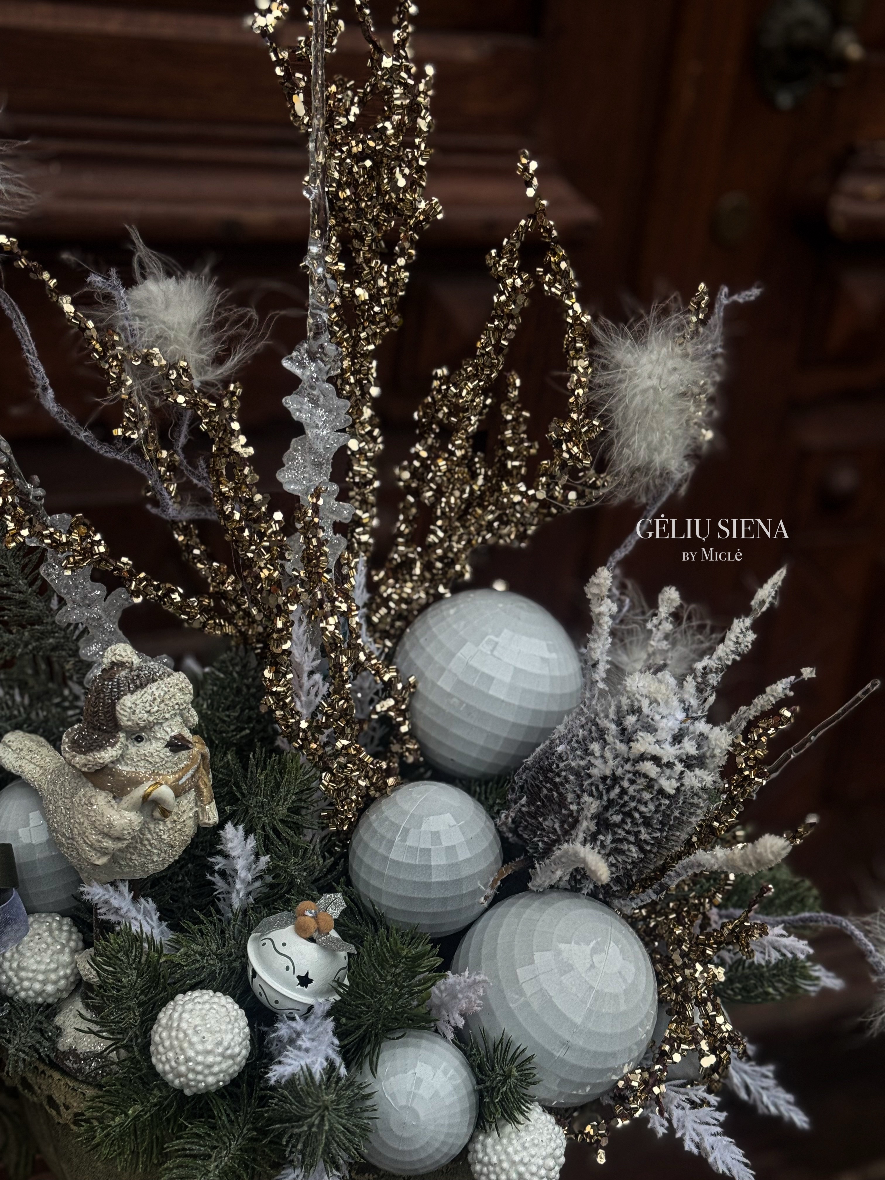 Kalėdinė kompozicija vazoje