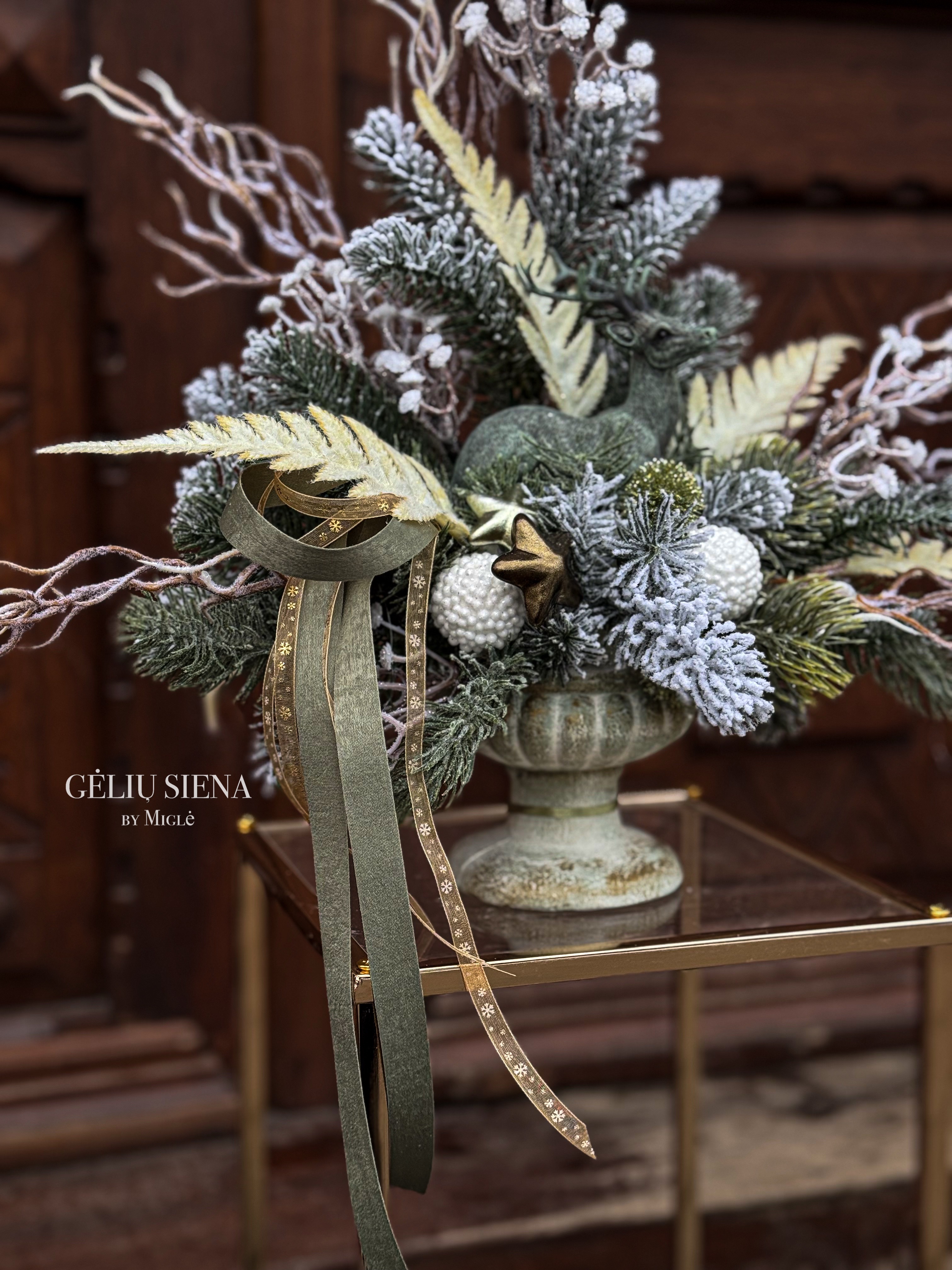 Kalėdinė kompozicija vazoje