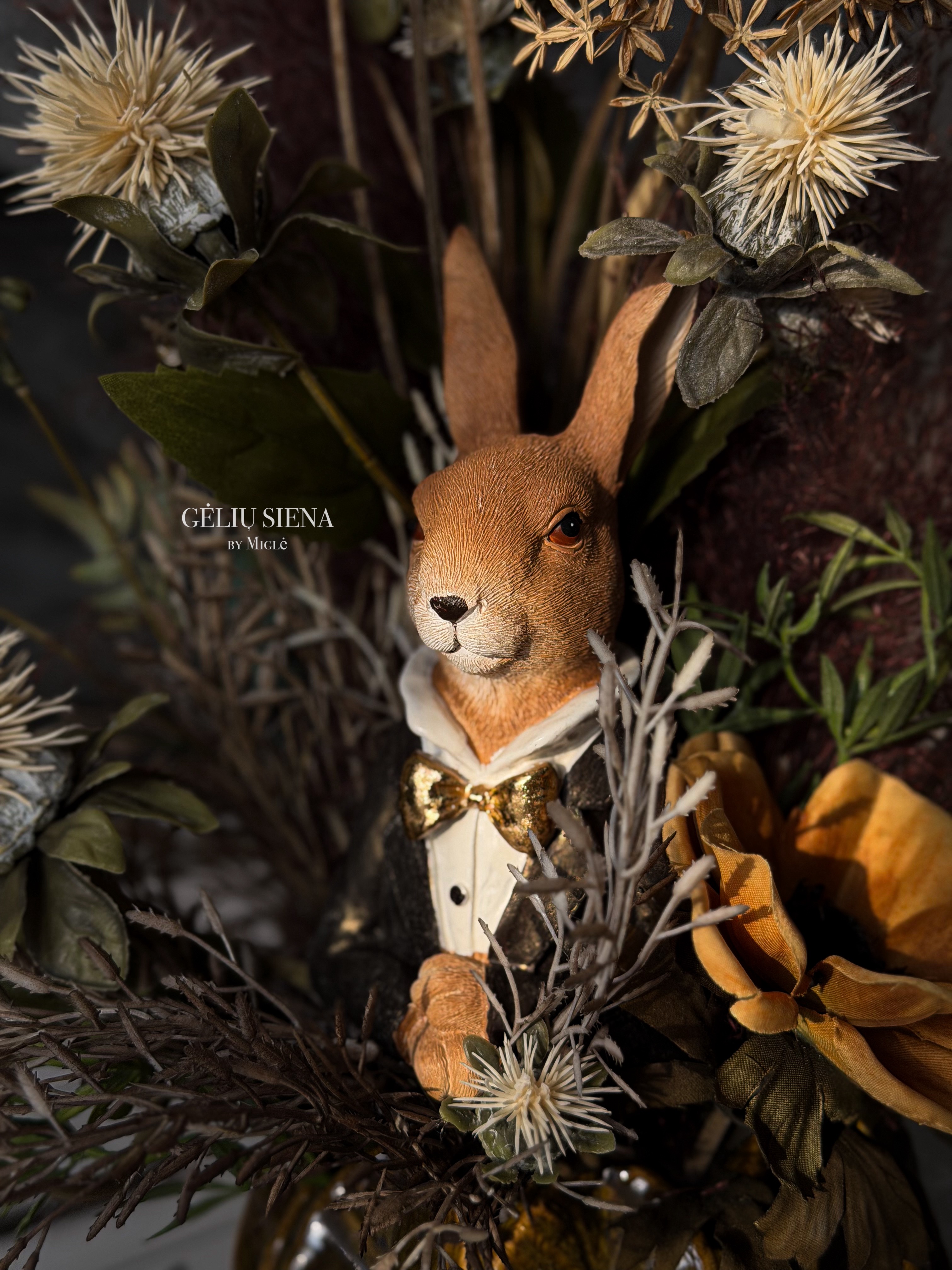 Kompozicija keramikinėje vazoje