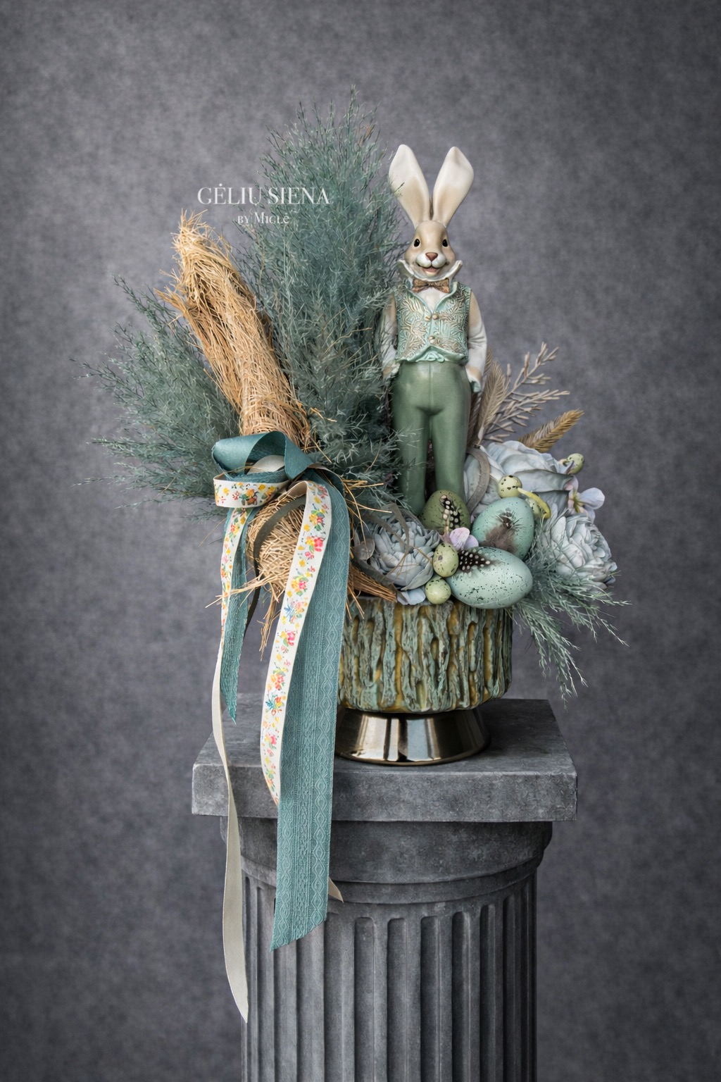 Kompozicija keramikinėje vazoje