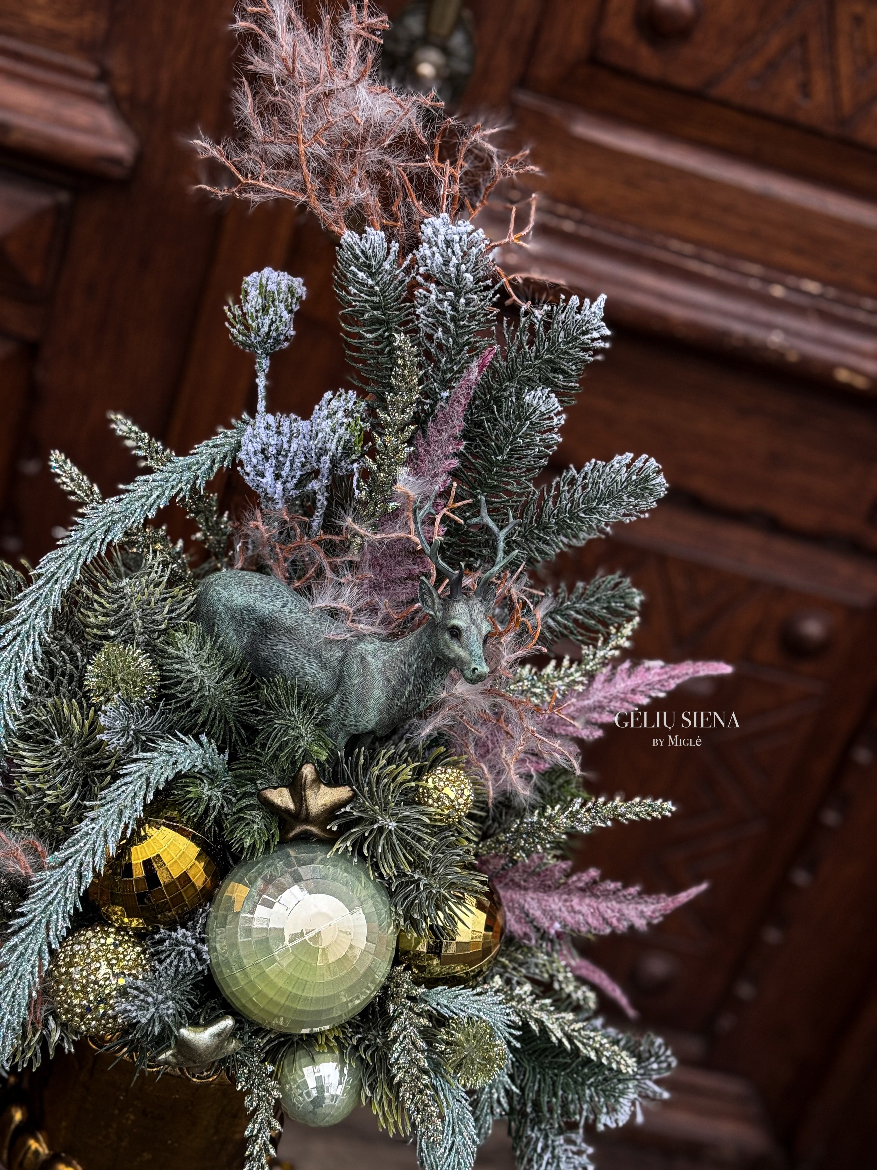 Kalėdinė kompozicija vazoje