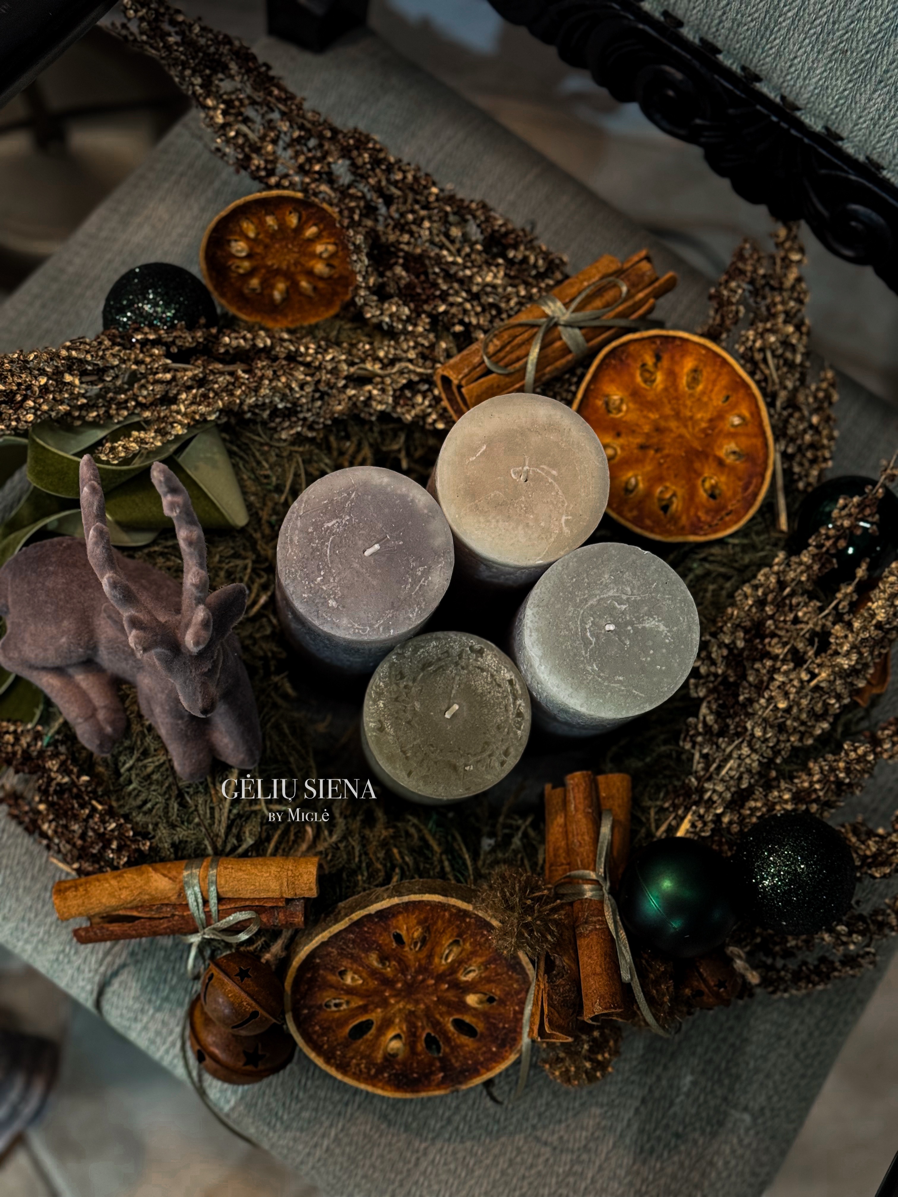 Advento vainikas su žvakėmis