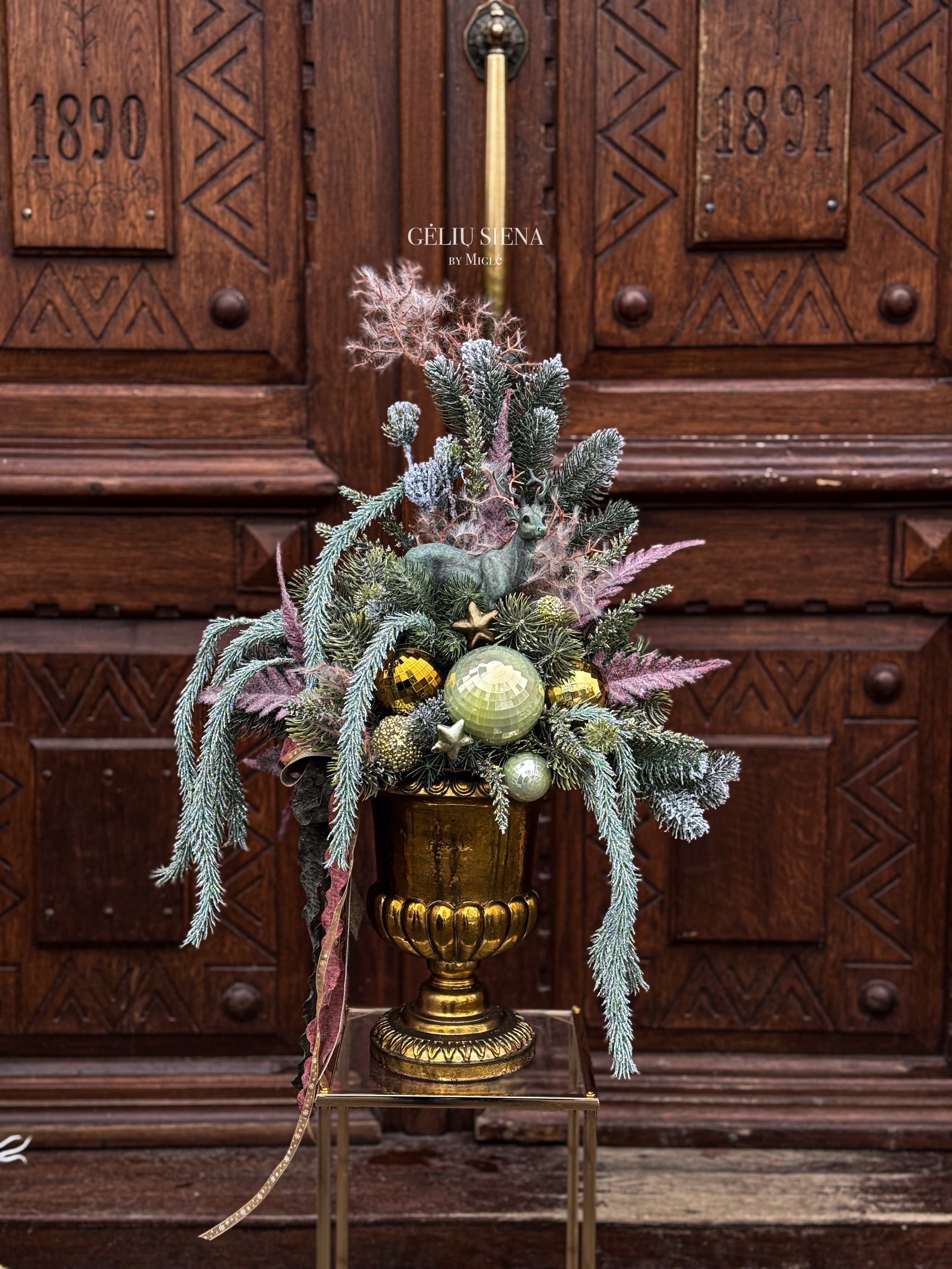 Kalėdinė kompozicija vazoje