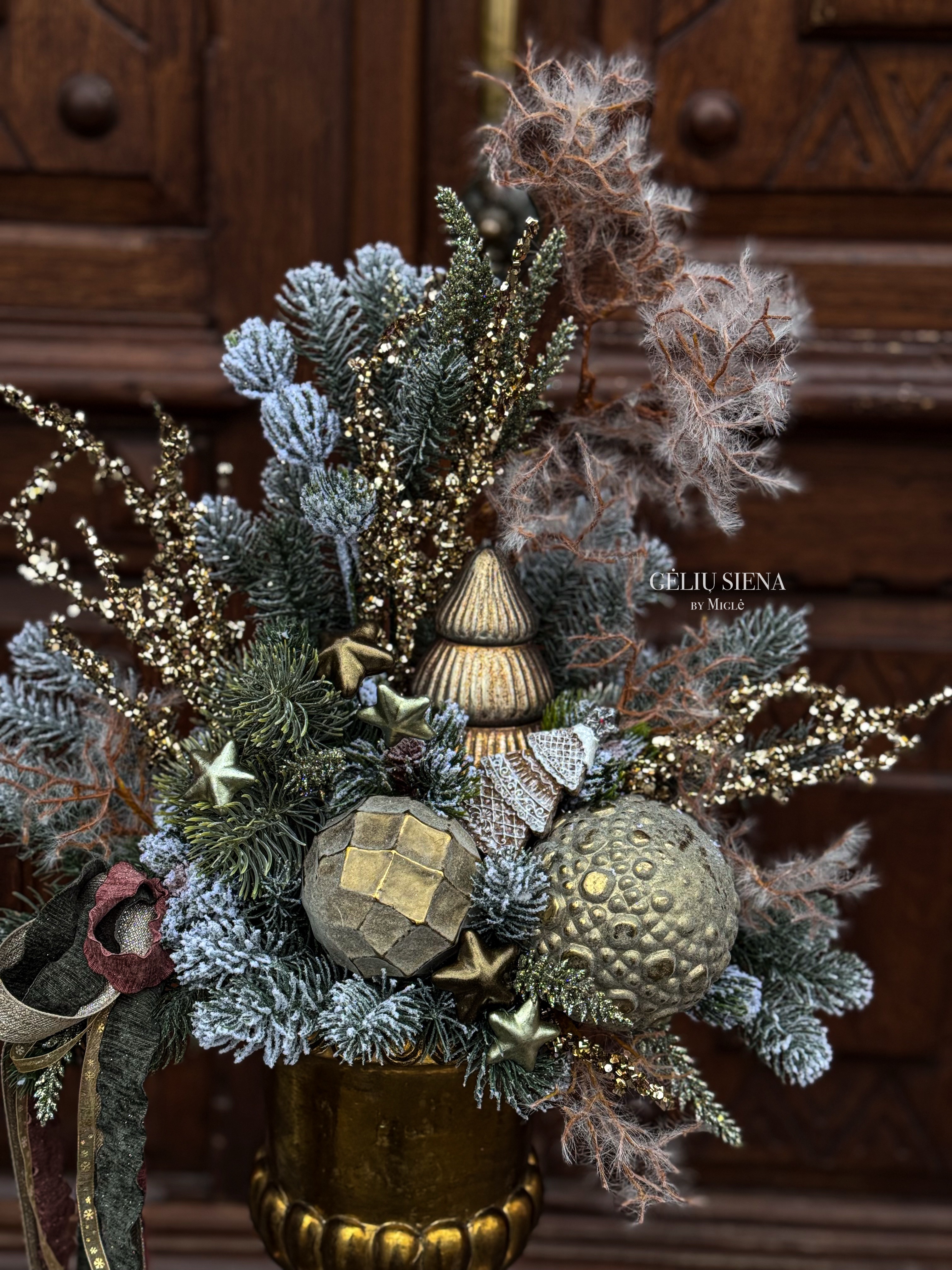 Kalėdinė kompozicija vazoje