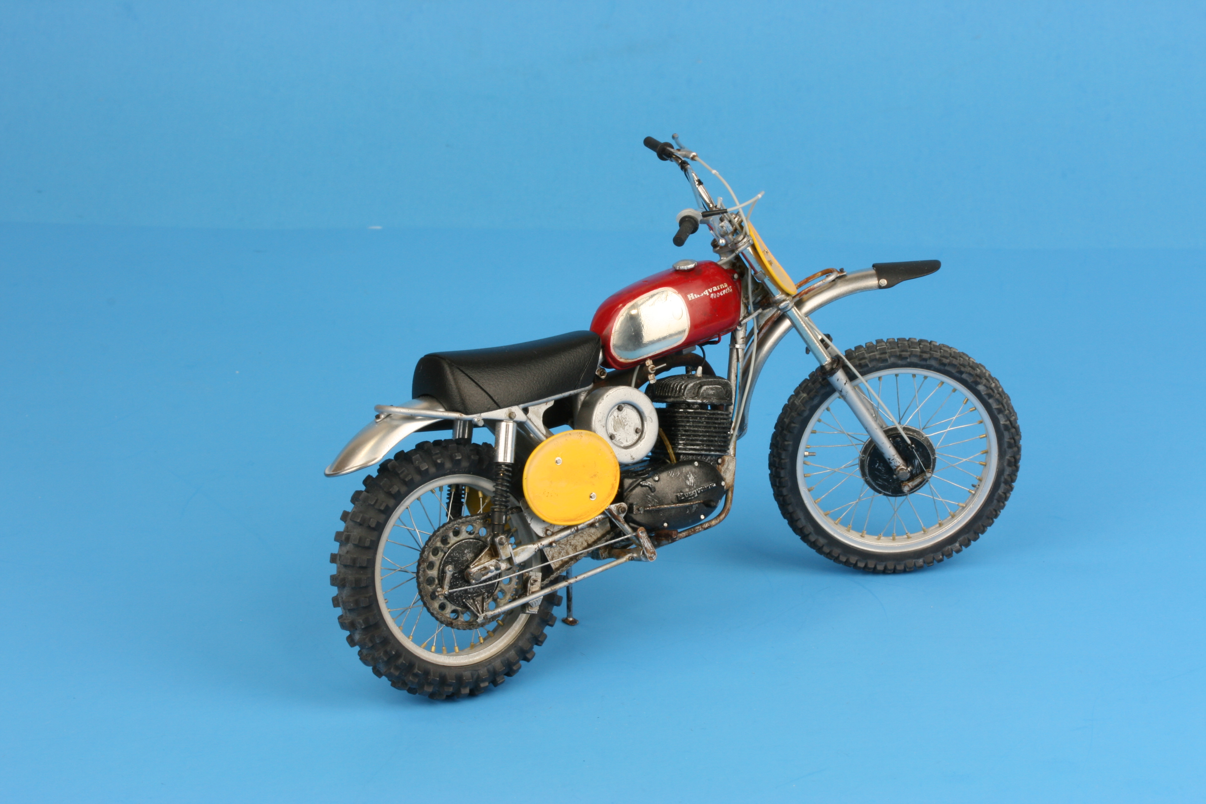 Knobby Tire Set, Modern, 1:12