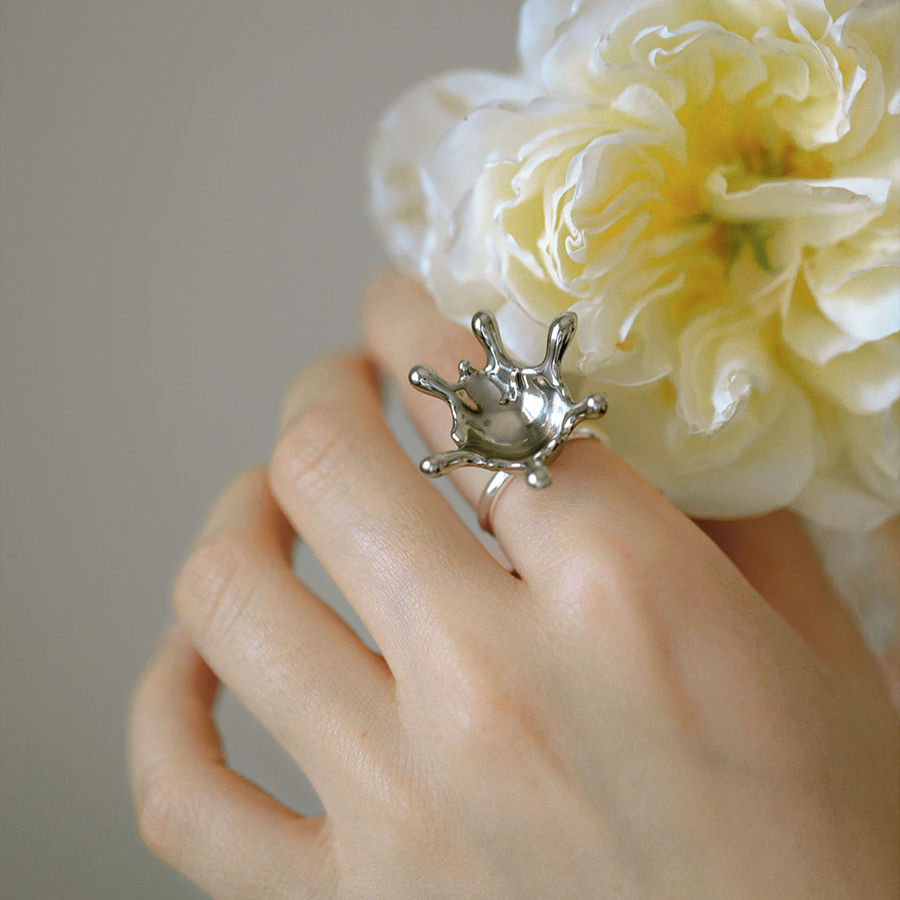 "Splashes Unleashed" - Exquisite Artisanal Silver White Ceramic Adjustable Ring