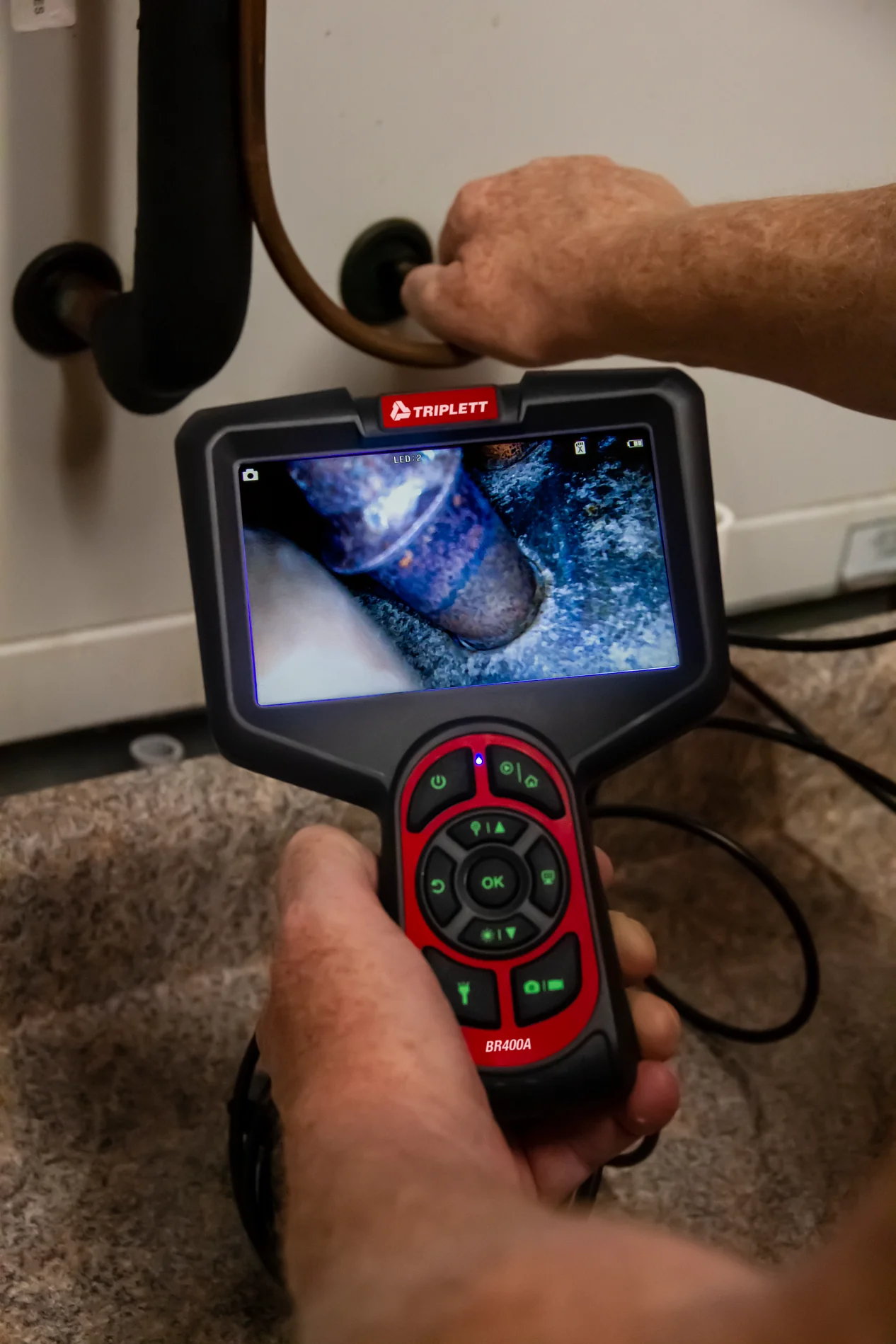 High-Definition Borescope with Dual 8.5mm Waterproof Cameras, 360° Rotating Camera and Display, 5M Cable – (BR400A)