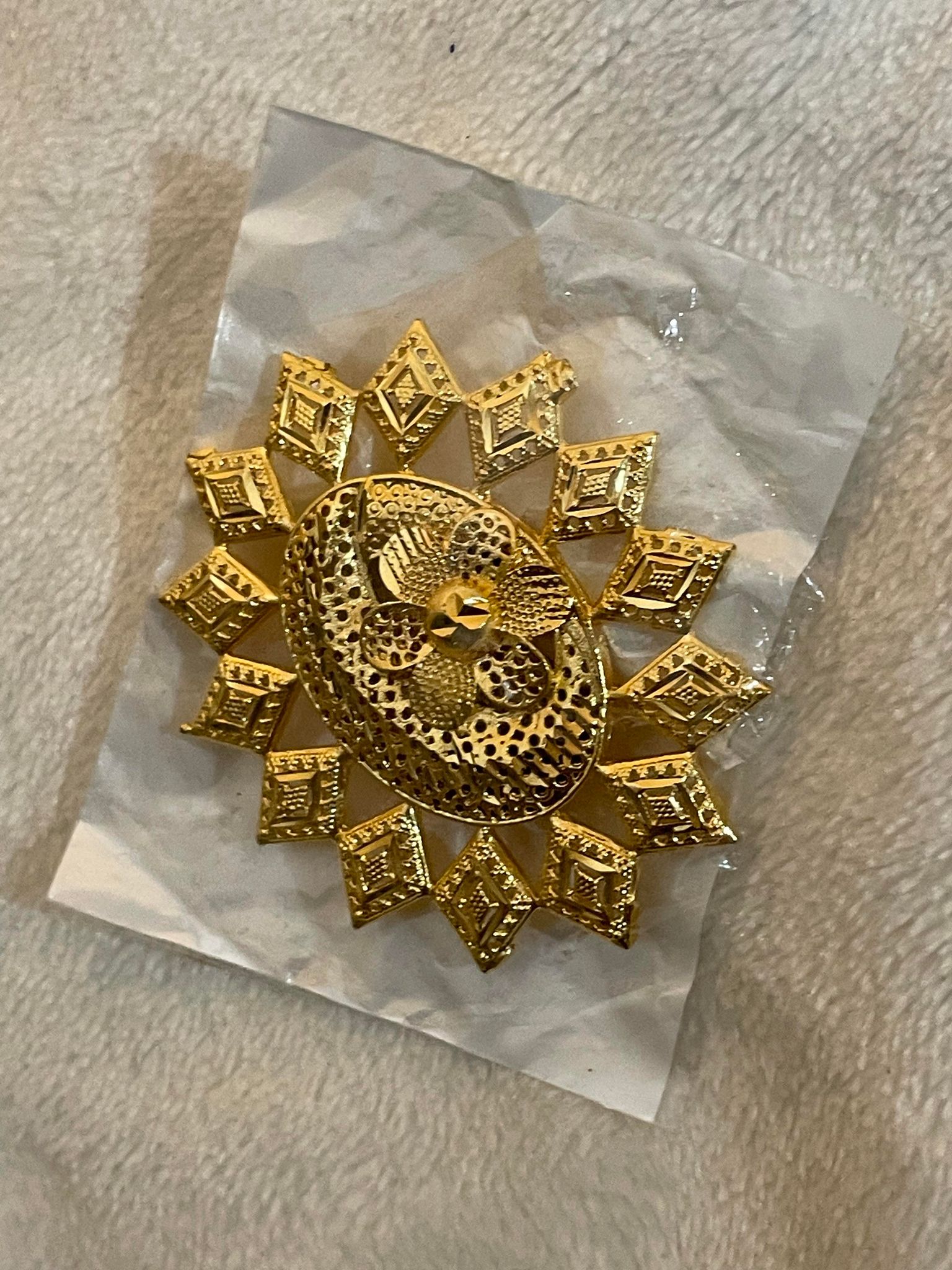 Broche en or N13