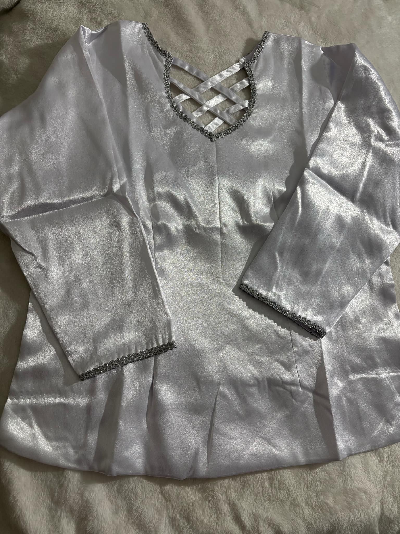 Body satin blanc argenté