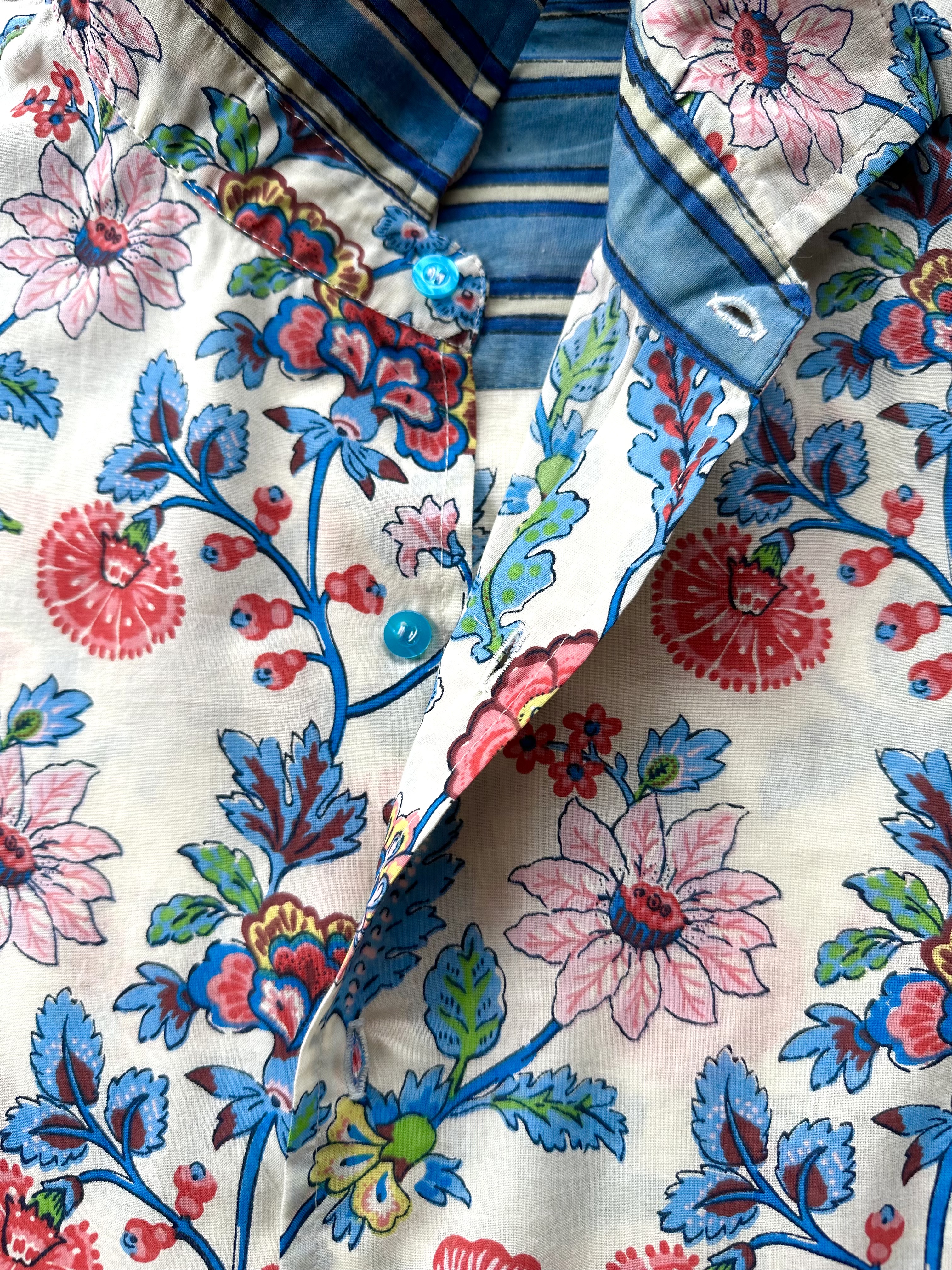Chemise à motifs floraux